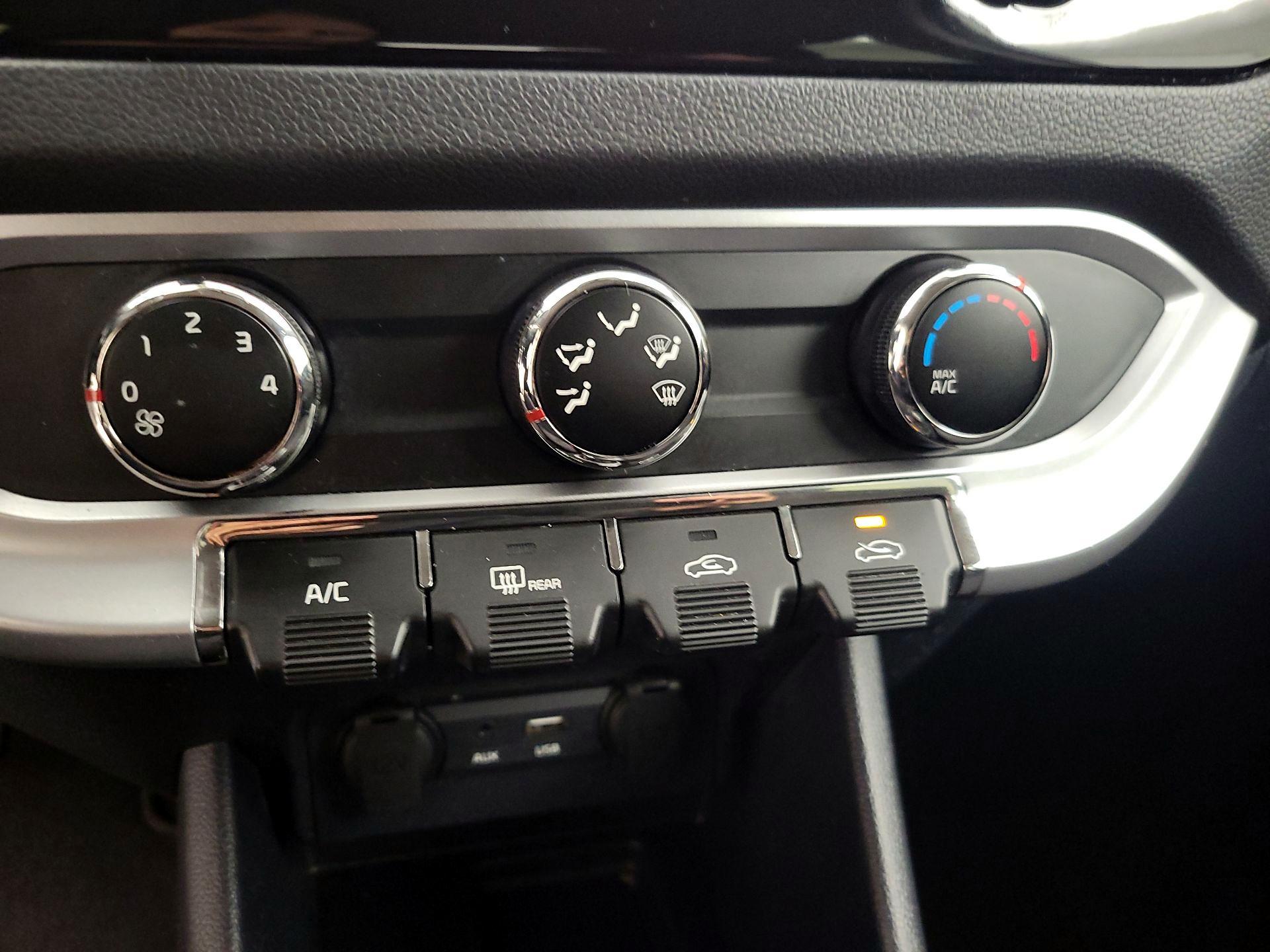 Thumbnail: 2016 Kia Rio5 - 15