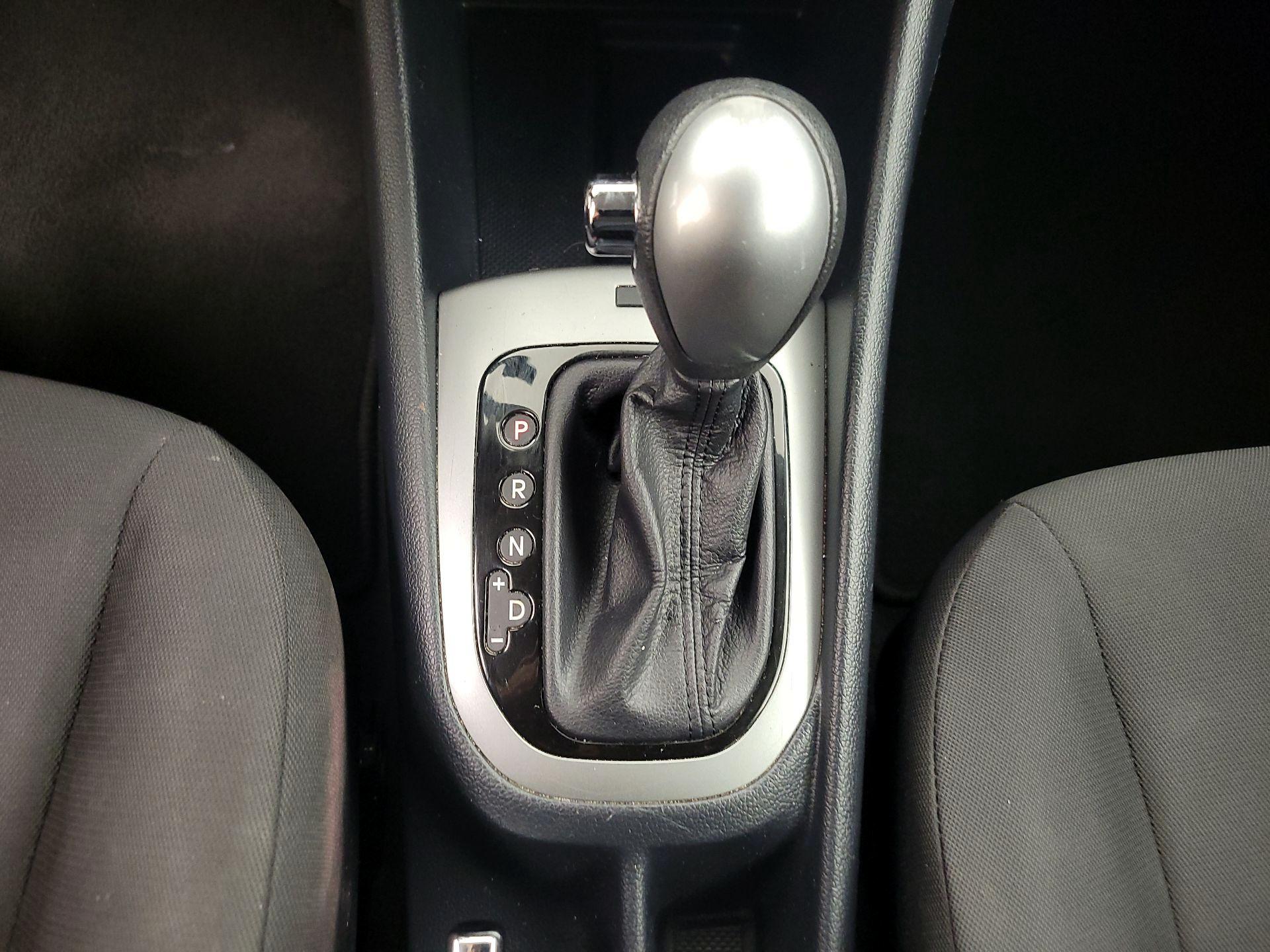 Thumbnail: 2016 Kia Rio5 - 16