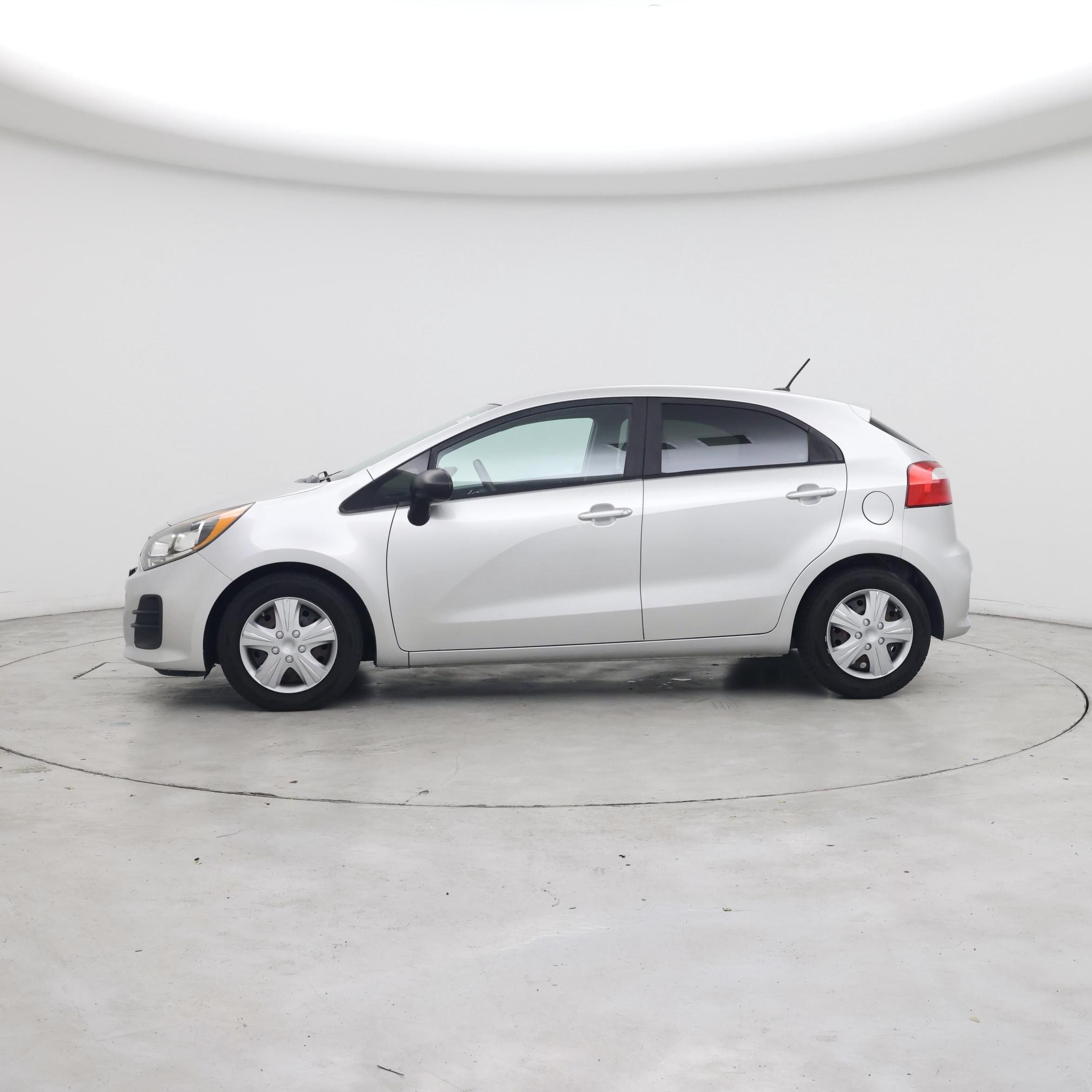 Thumbnail: 2016 Kia Rio5 - 3