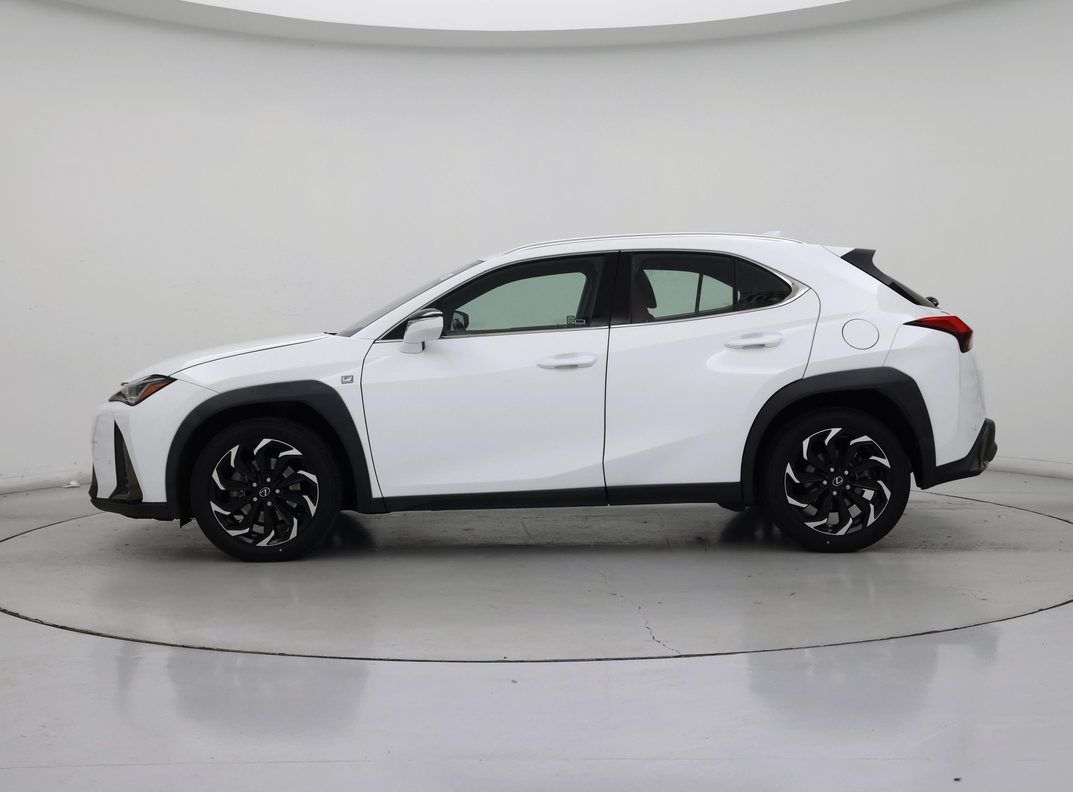 Thumbnail: 2021 Lexus UX - 3