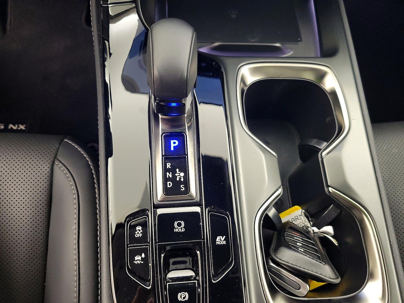 2025 Lexus NX Hybrid 350h - Photo 18