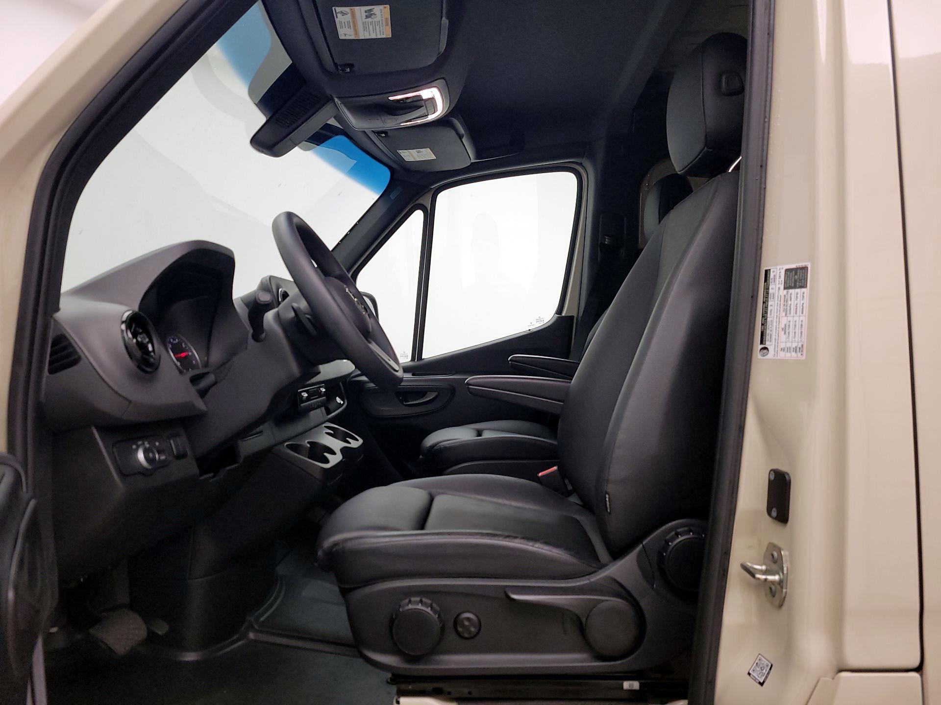 Thumbnail: 2023 Mercedes-Benz Sprinter - 11