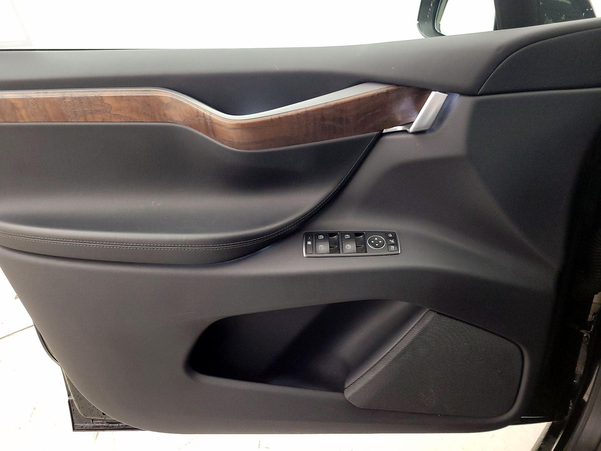 Thumbnail: 2020 Tesla Model X - 12