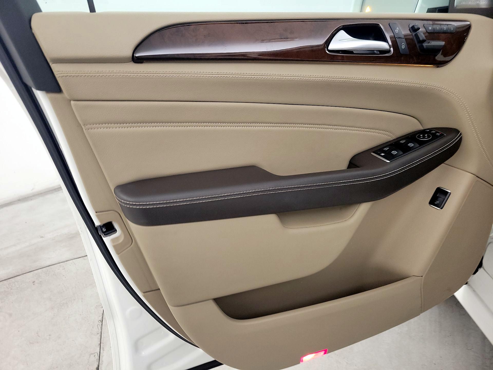 Thumbnail: 2015 Mercedes-Benz M-Class - 10