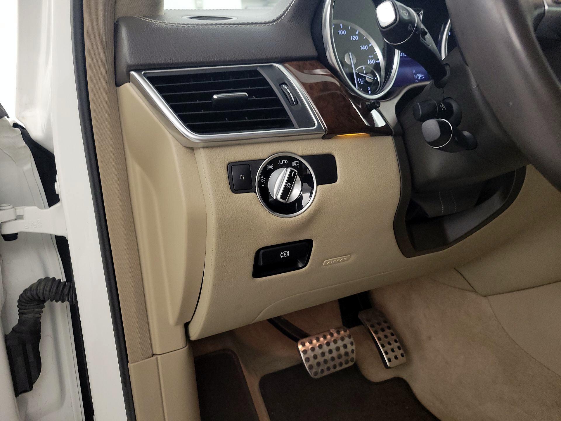 Thumbnail: 2015 Mercedes-Benz M-Class - 11