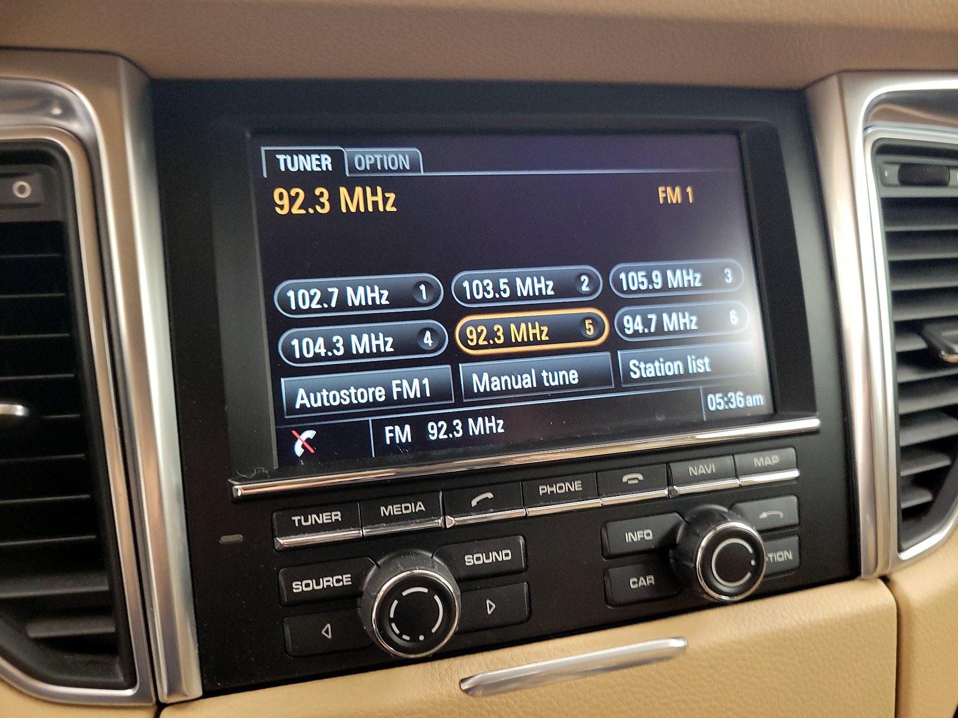 Thumbnail: 2015 Porsche Macan - 16