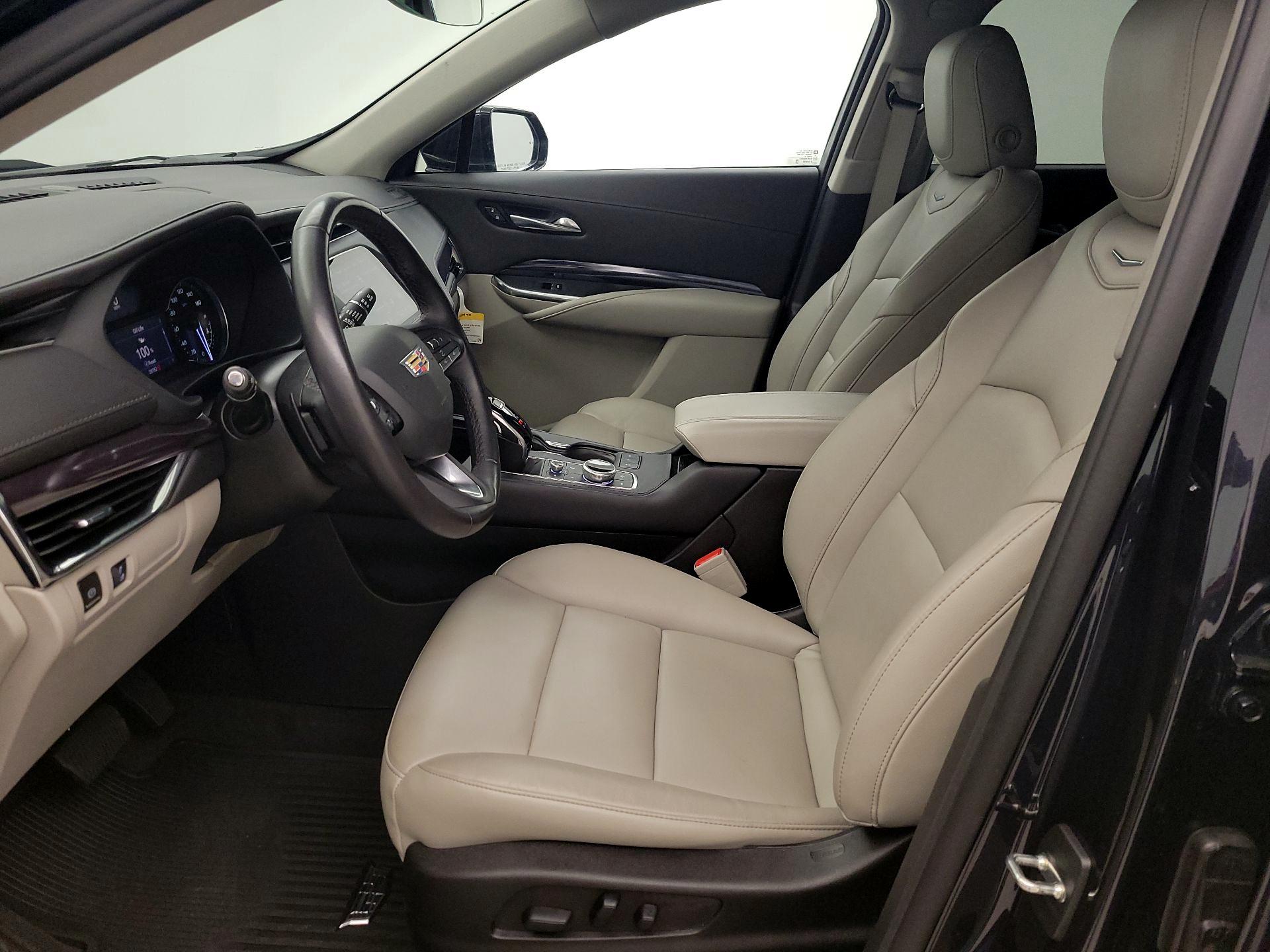 Thumbnail: 2023 Cadillac XT4 - 11