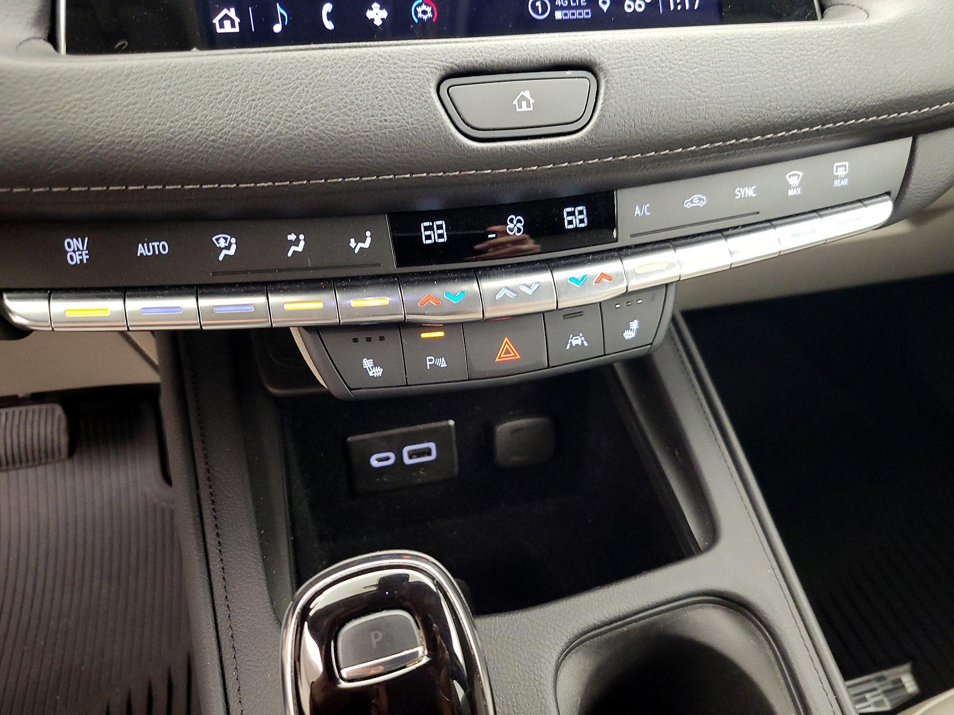 Thumbnail: 2023 Cadillac XT4 - 16