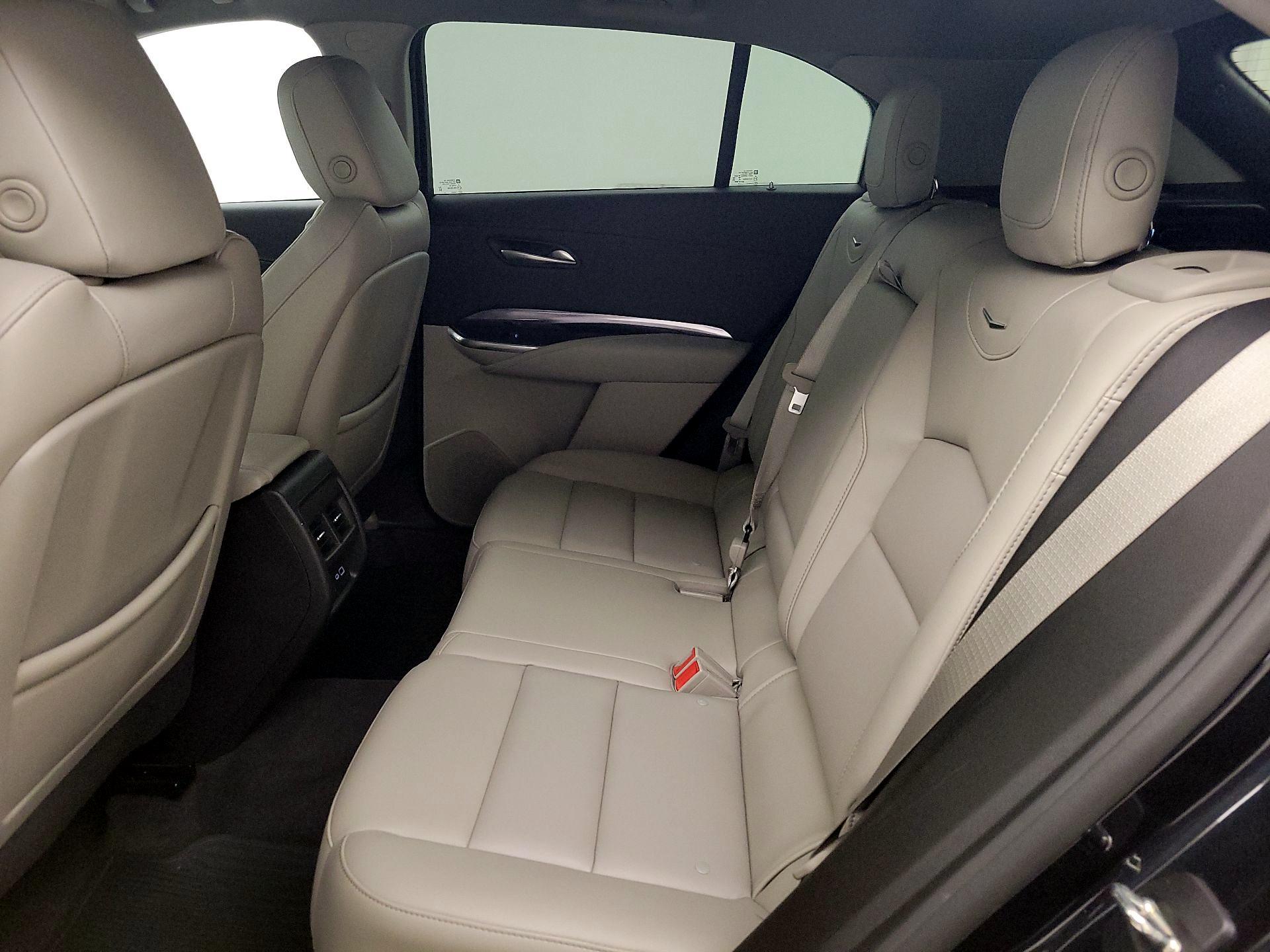 Thumbnail: 2023 Cadillac XT4 - 19
