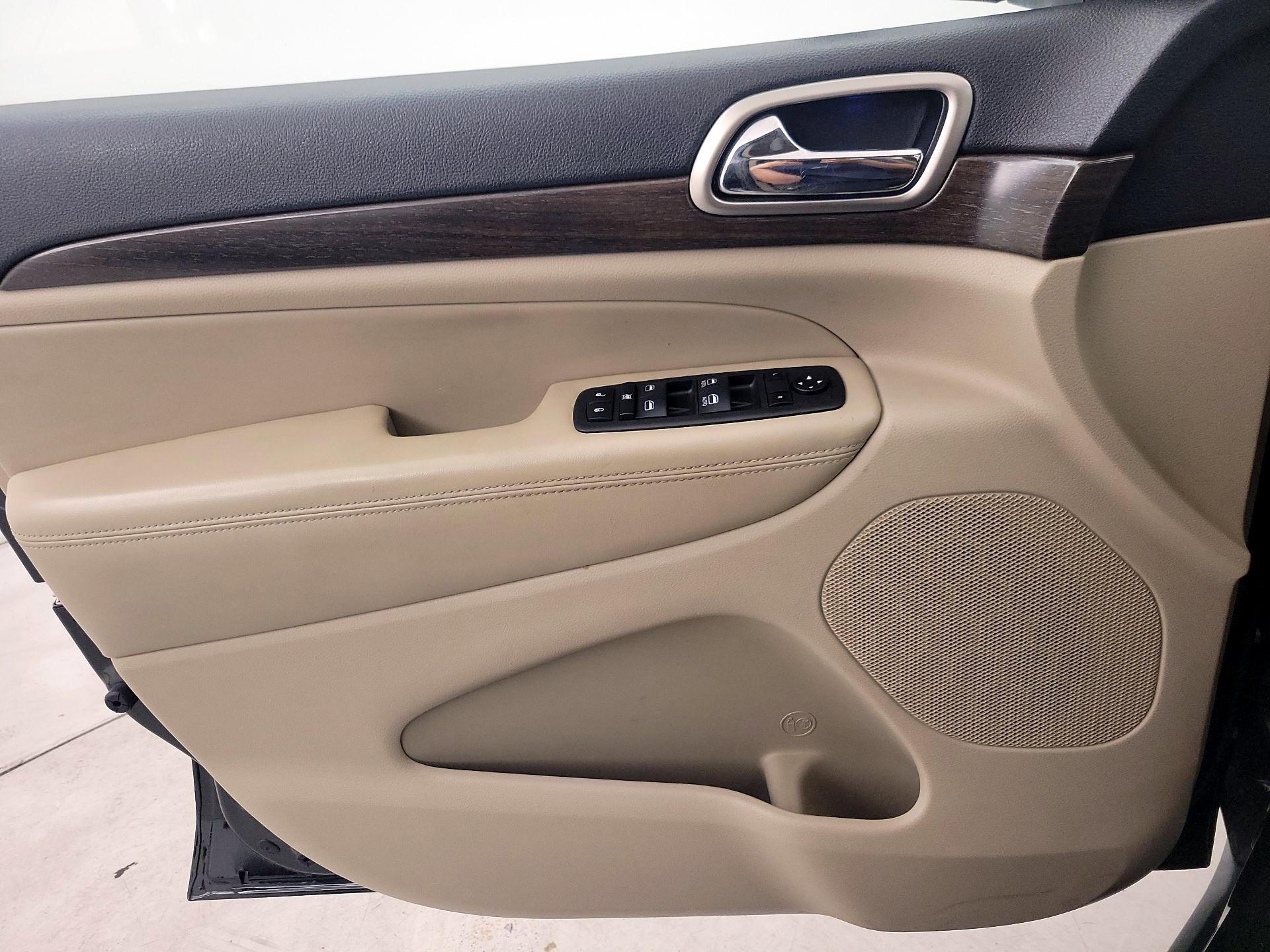 Thumbnail: 2014 Jeep Grand Cherokee - 12