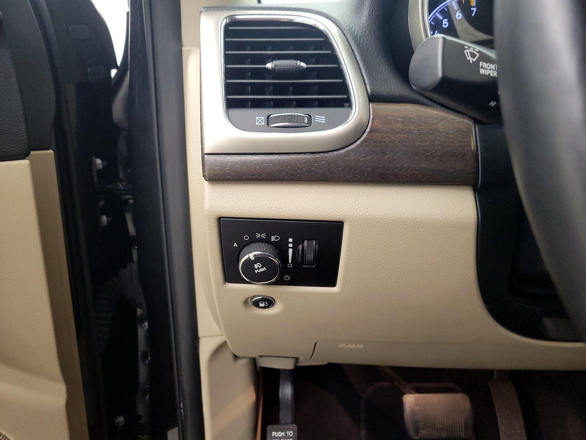 Thumbnail: 2014 Jeep Grand Cherokee - 13
