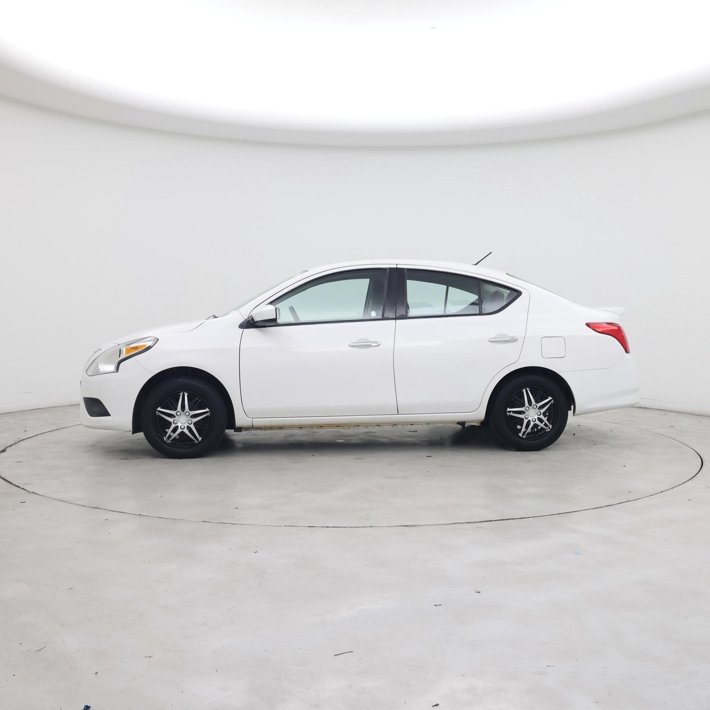 Thumbnail: 2017 Nissan Versa - 3