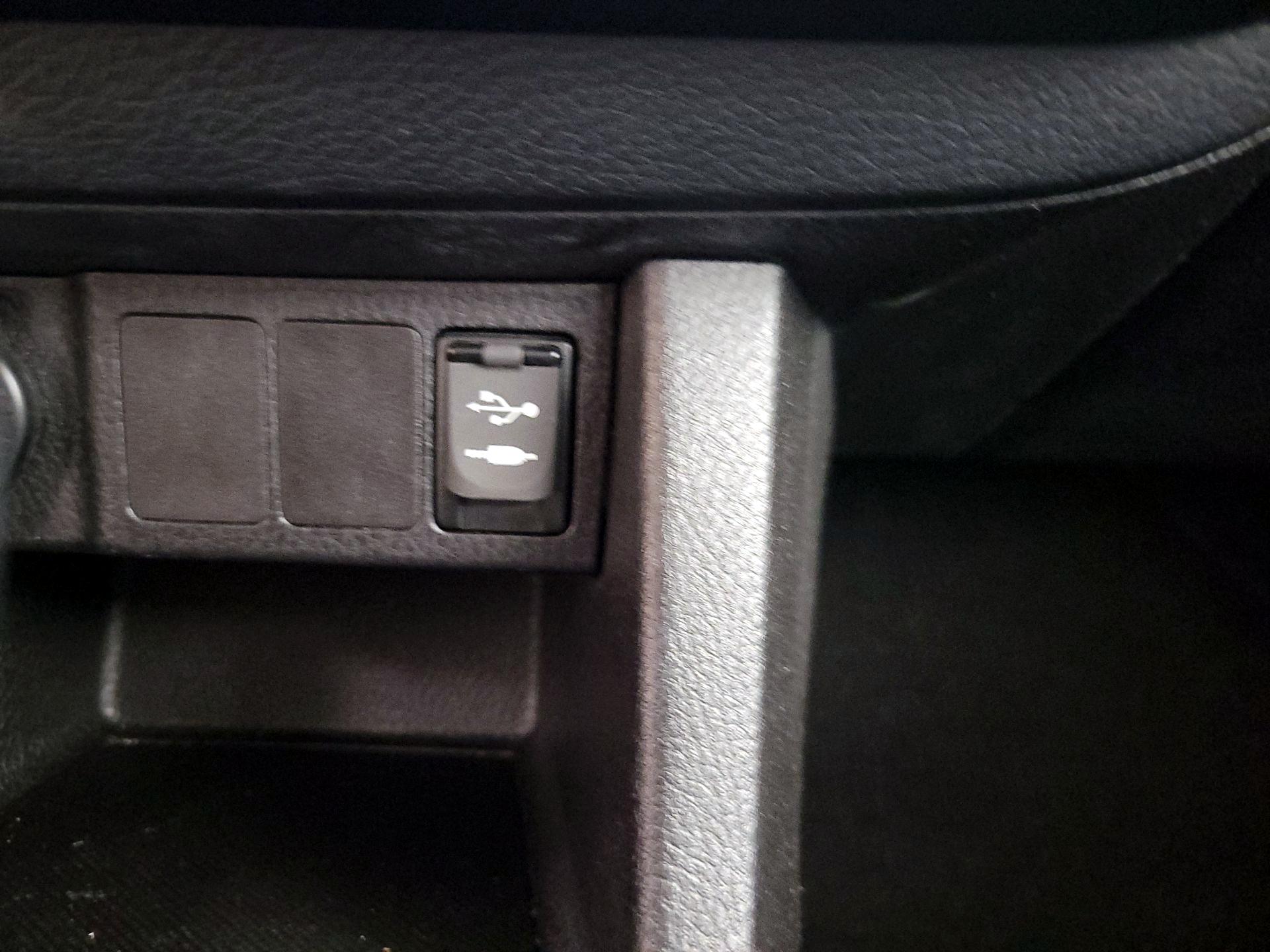 Thumbnail: 2016 Toyota Corolla - 18