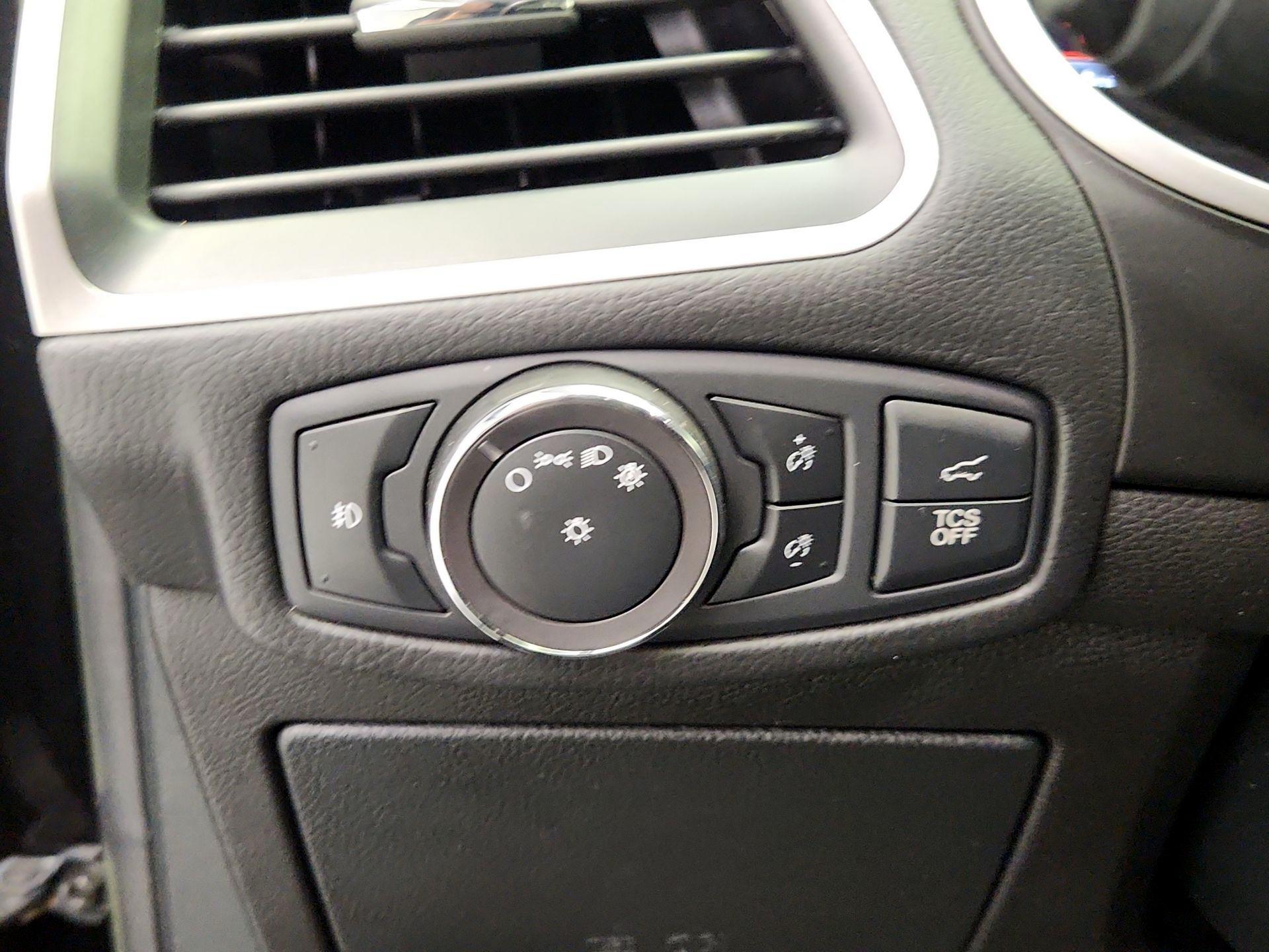 Thumbnail: 2019 Ford Edge - 13