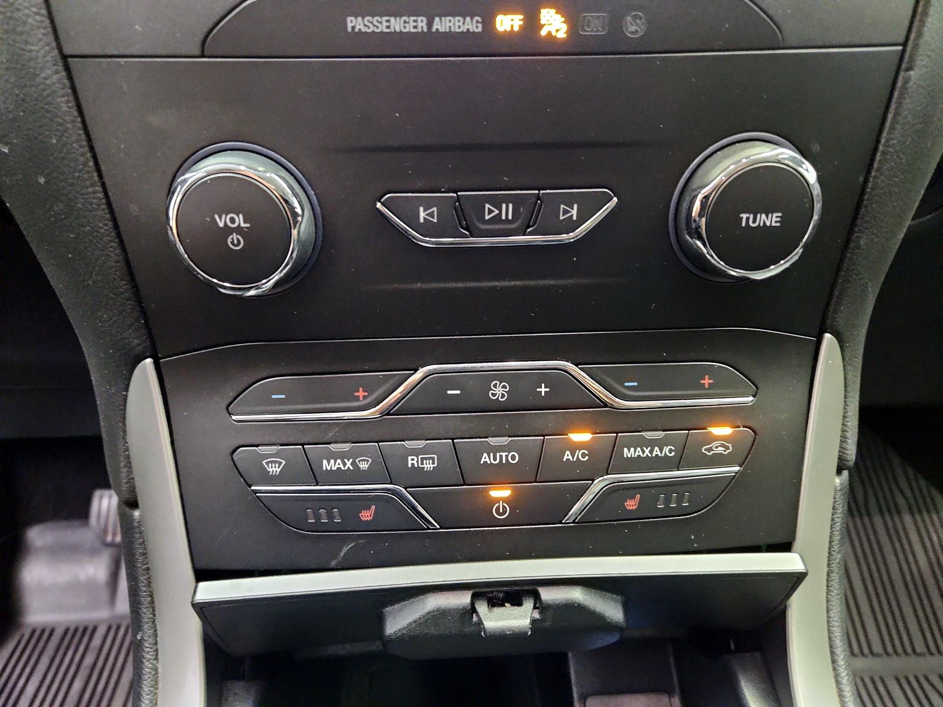 Thumbnail: 2019 Ford Edge - 16