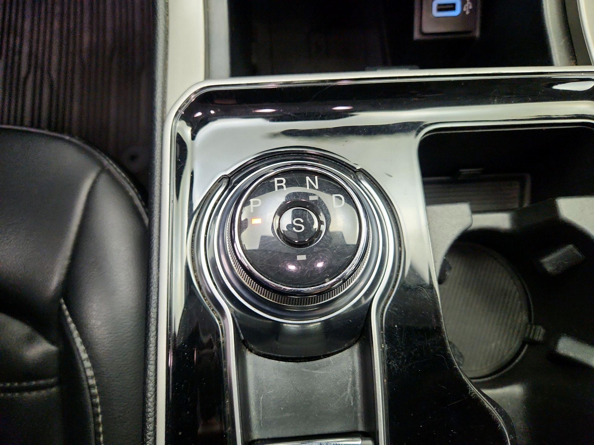 Thumbnail: 2019 Ford Edge - 17