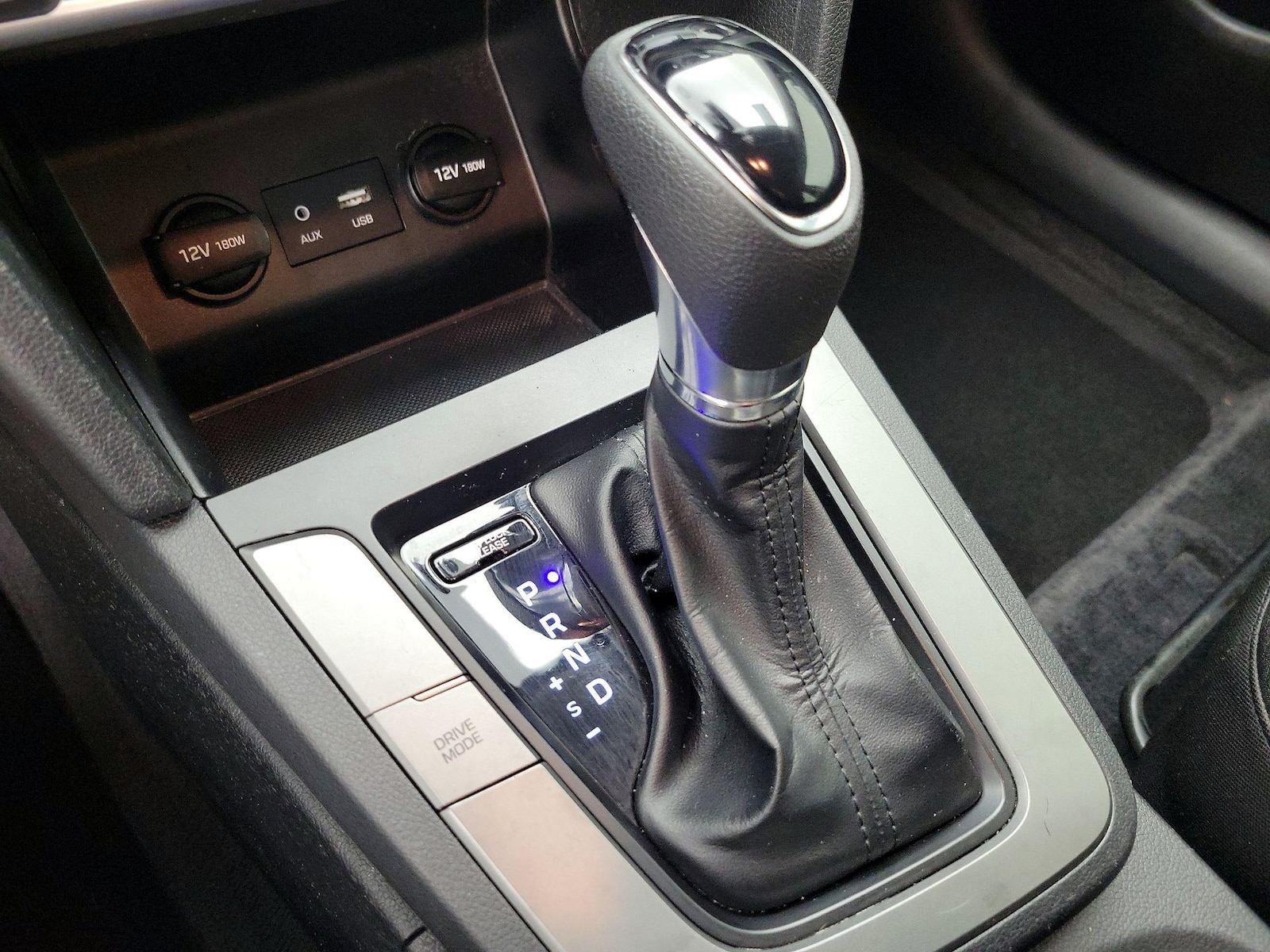 2020 Hyundai Elantra SEL - Photo 18