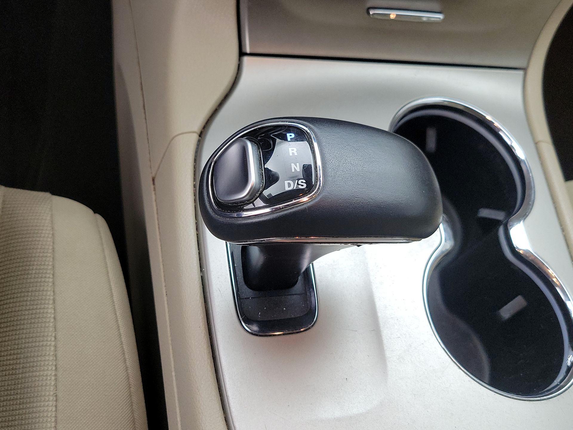 Thumbnail: 2014 Jeep Grand Cherokee - 16