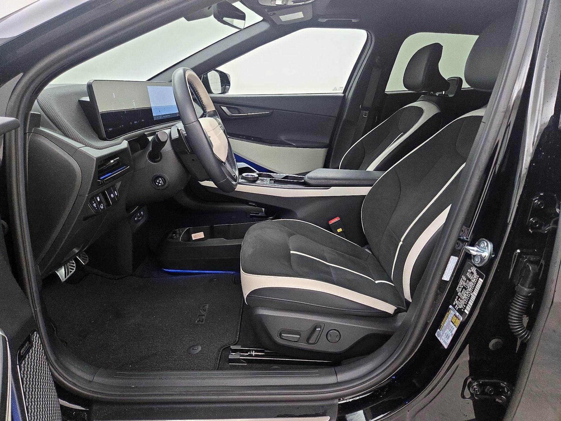 Thumbnail: 2025 Kia EV6 - 11