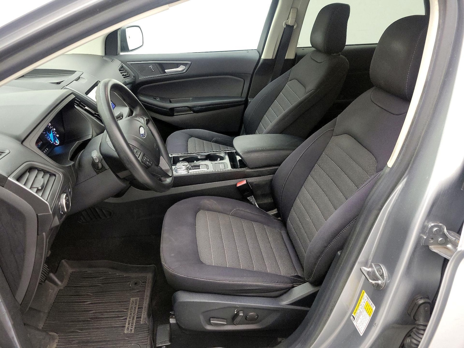 2020 Ford Edge SE - Photo 12