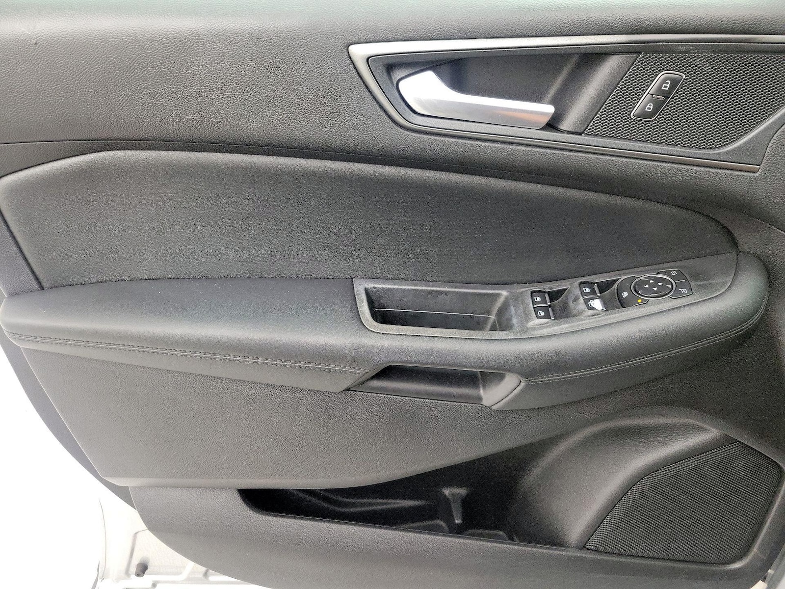 2020 Ford Edge SE - Photo 13