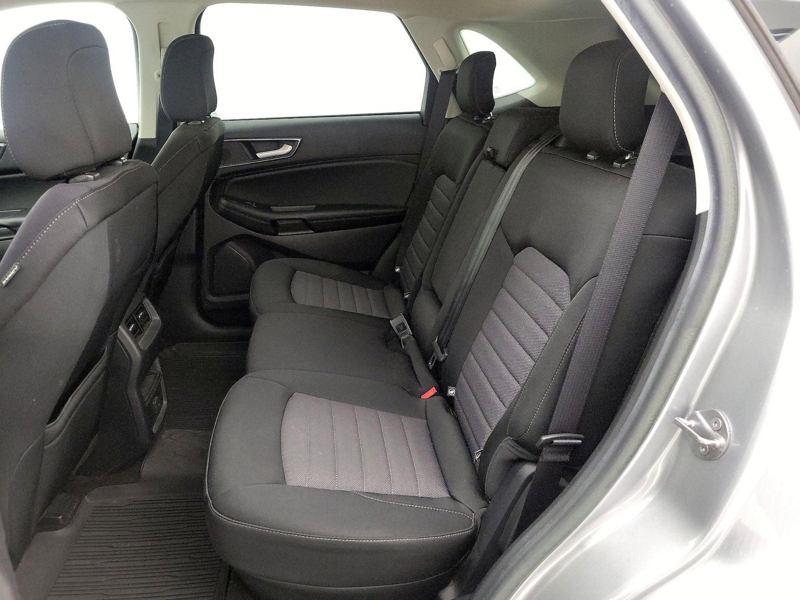 2020 Ford Edge SE - Photo 19