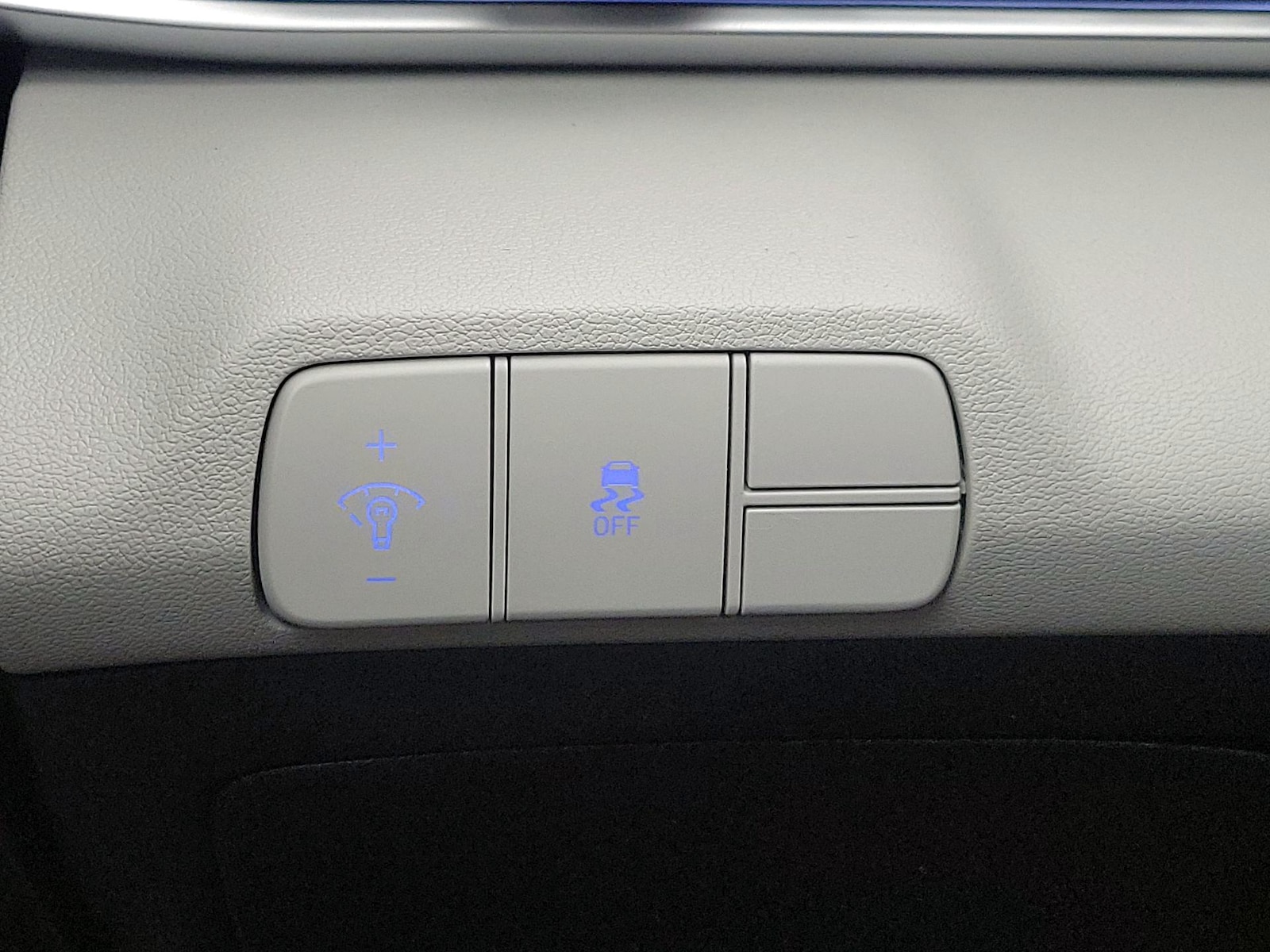2025 Hyundai Elantra Limited - Photo 14