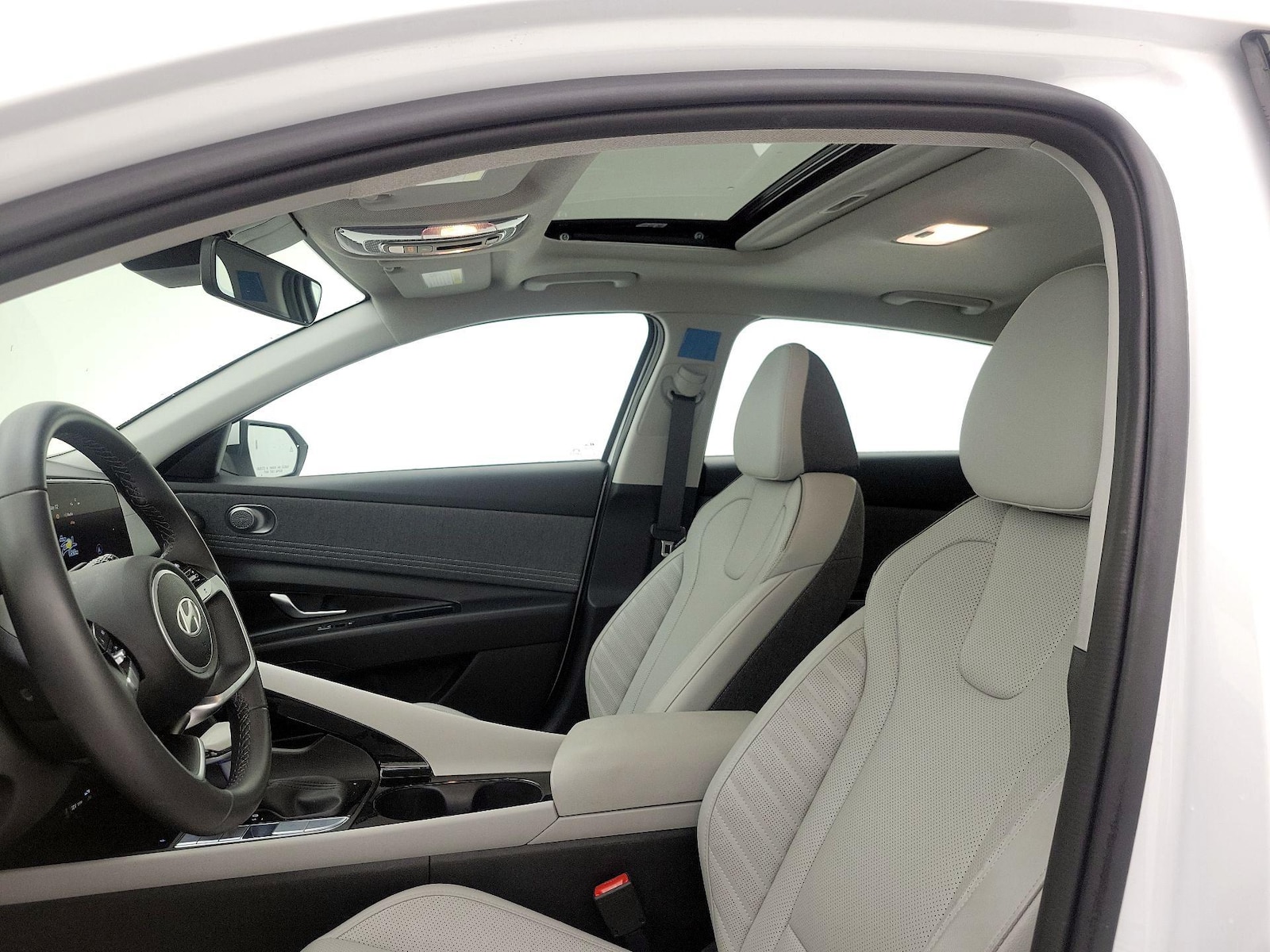 2025 Hyundai Elantra Limited - Photo 20
