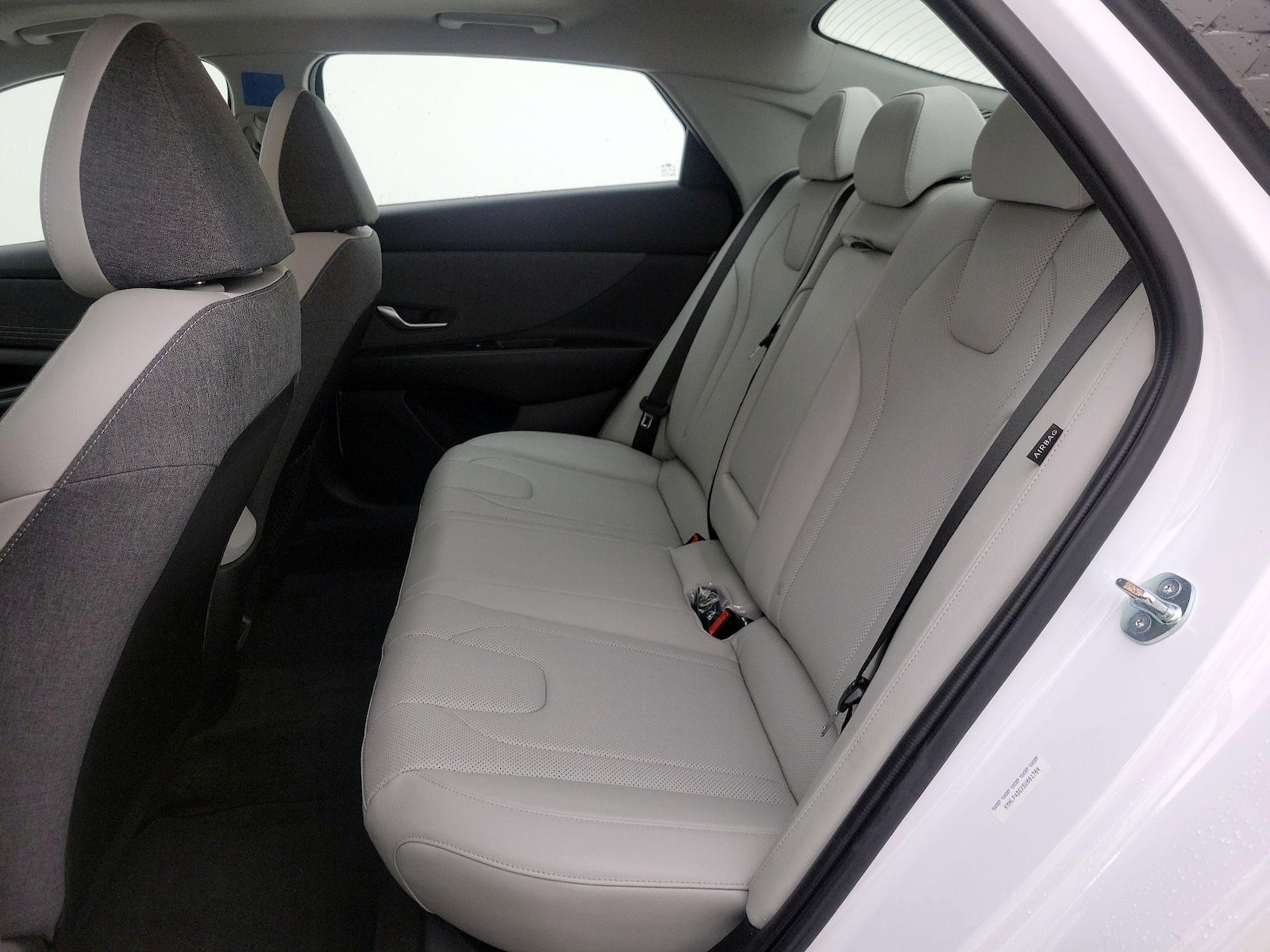 2025 Hyundai Elantra Limited - Photo 21