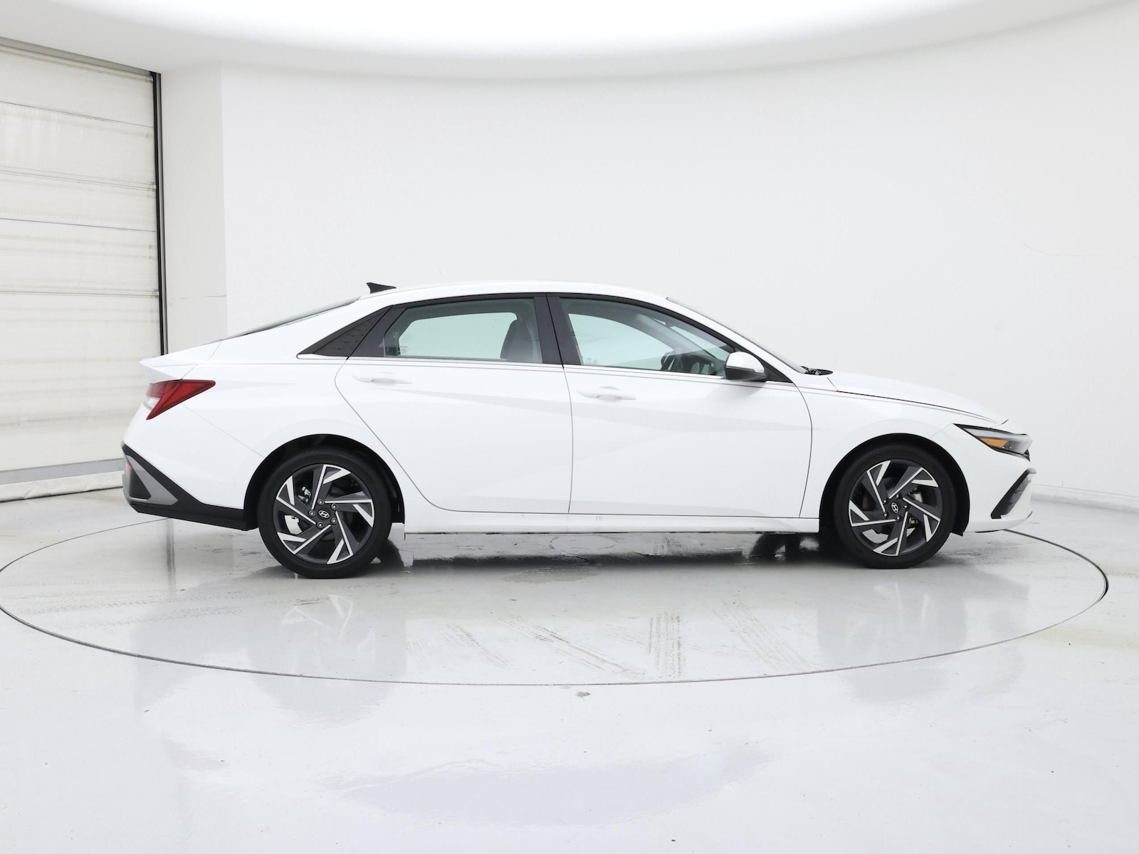 2025 Hyundai Elantra Limited - Photo 8