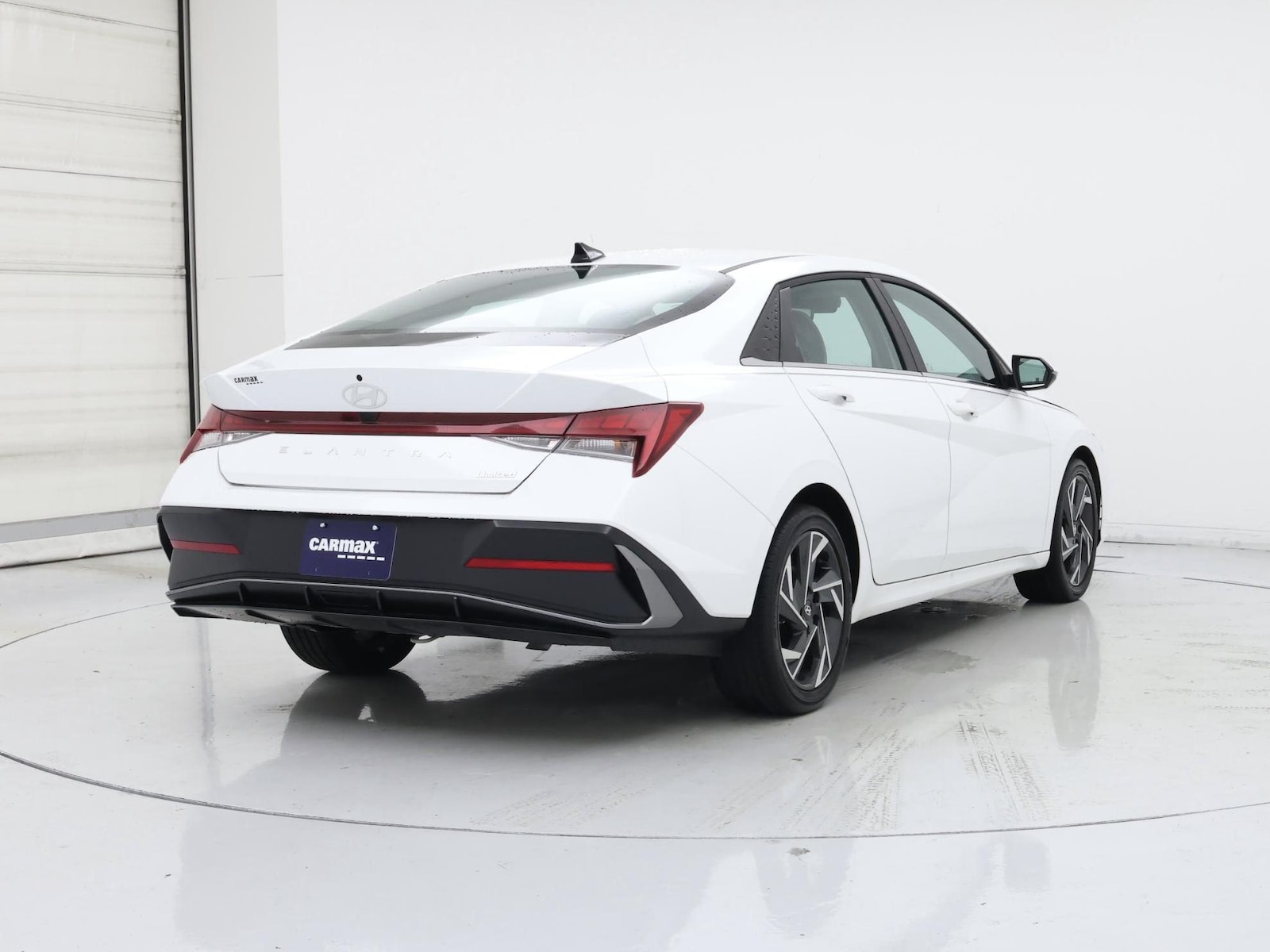 2025 Hyundai Elantra Limited - Photo 9