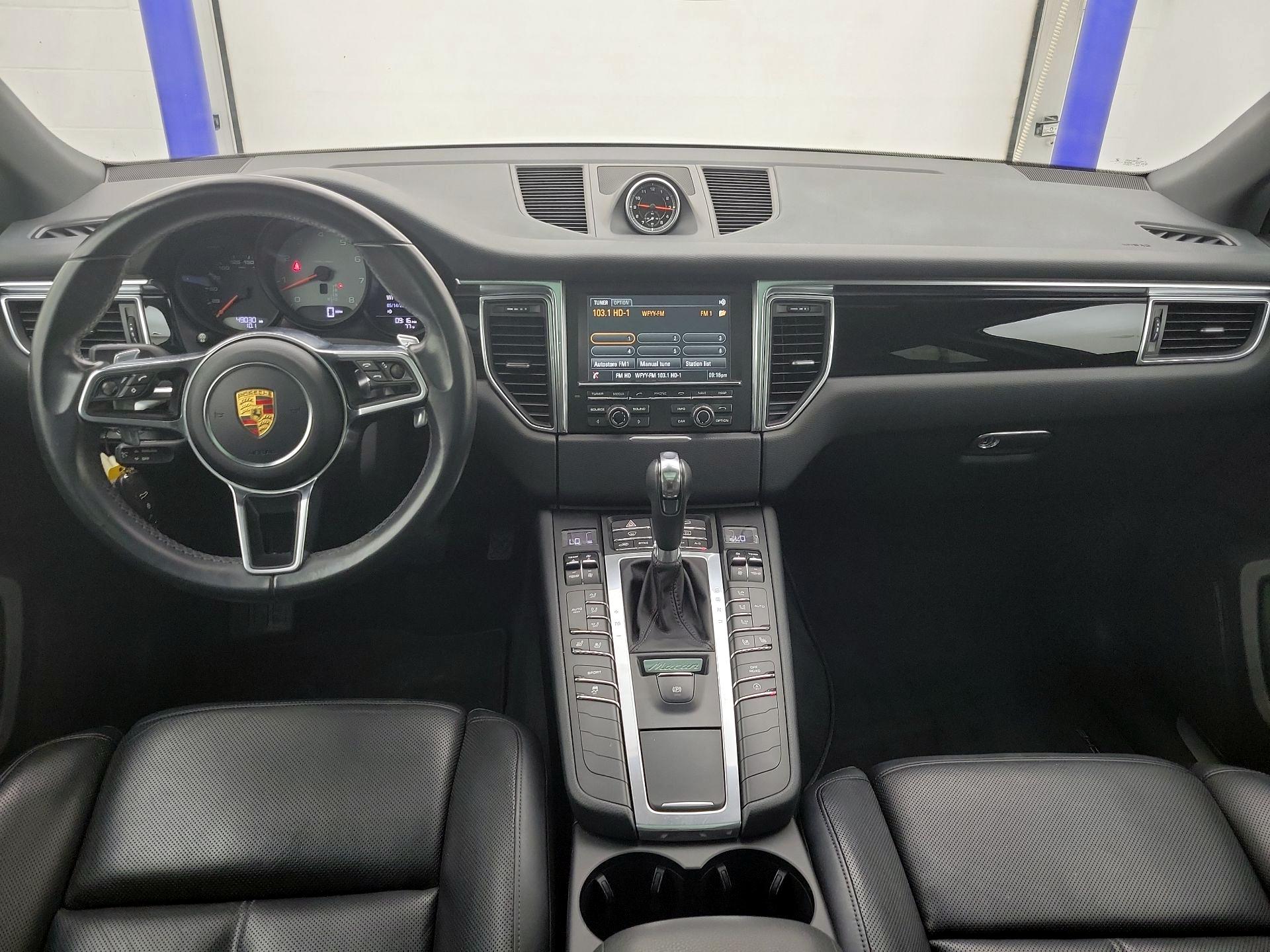 Thumbnail: 2015 Porsche Macan - 9