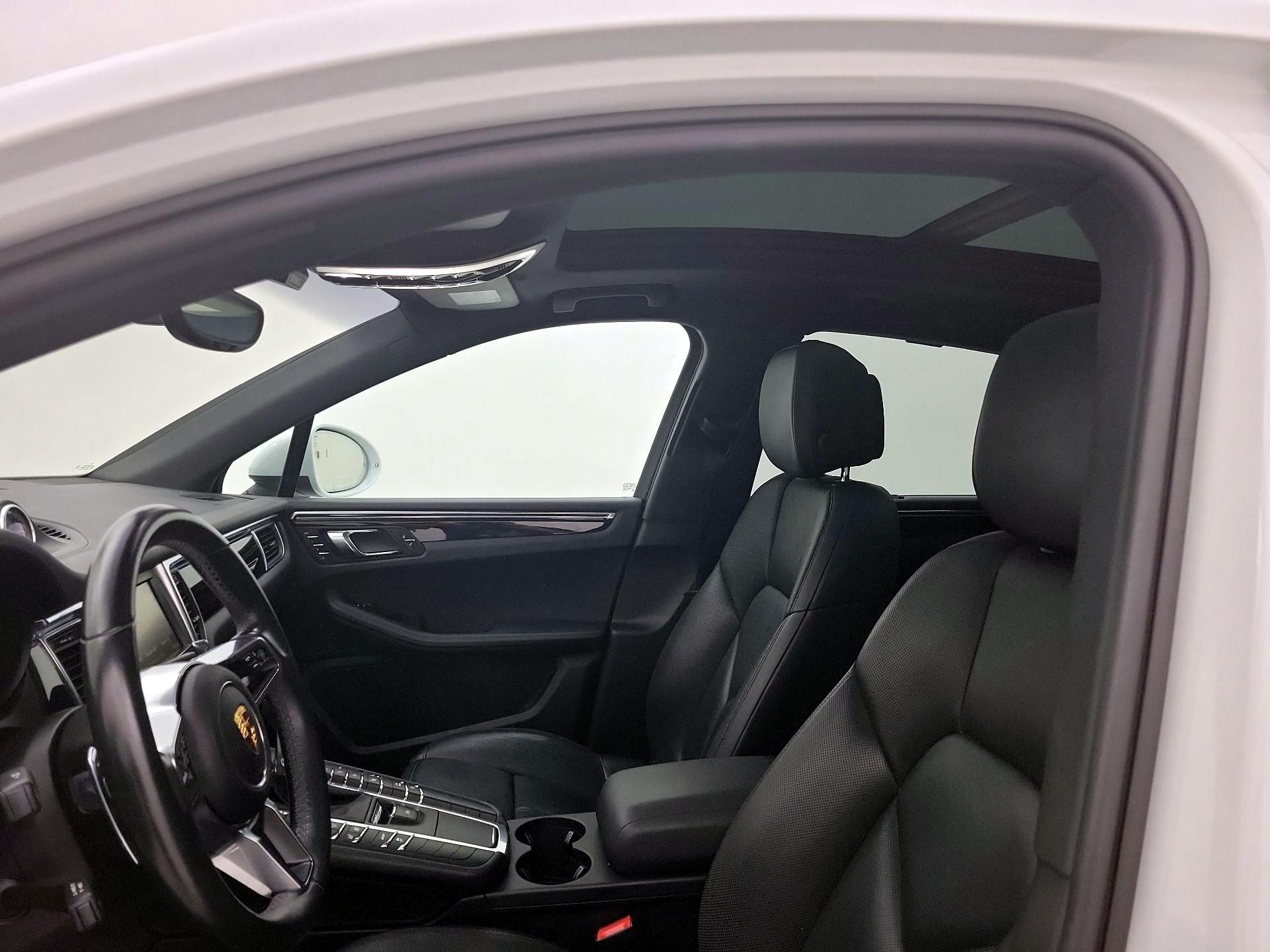 Thumbnail: 2015 Porsche Macan - 19