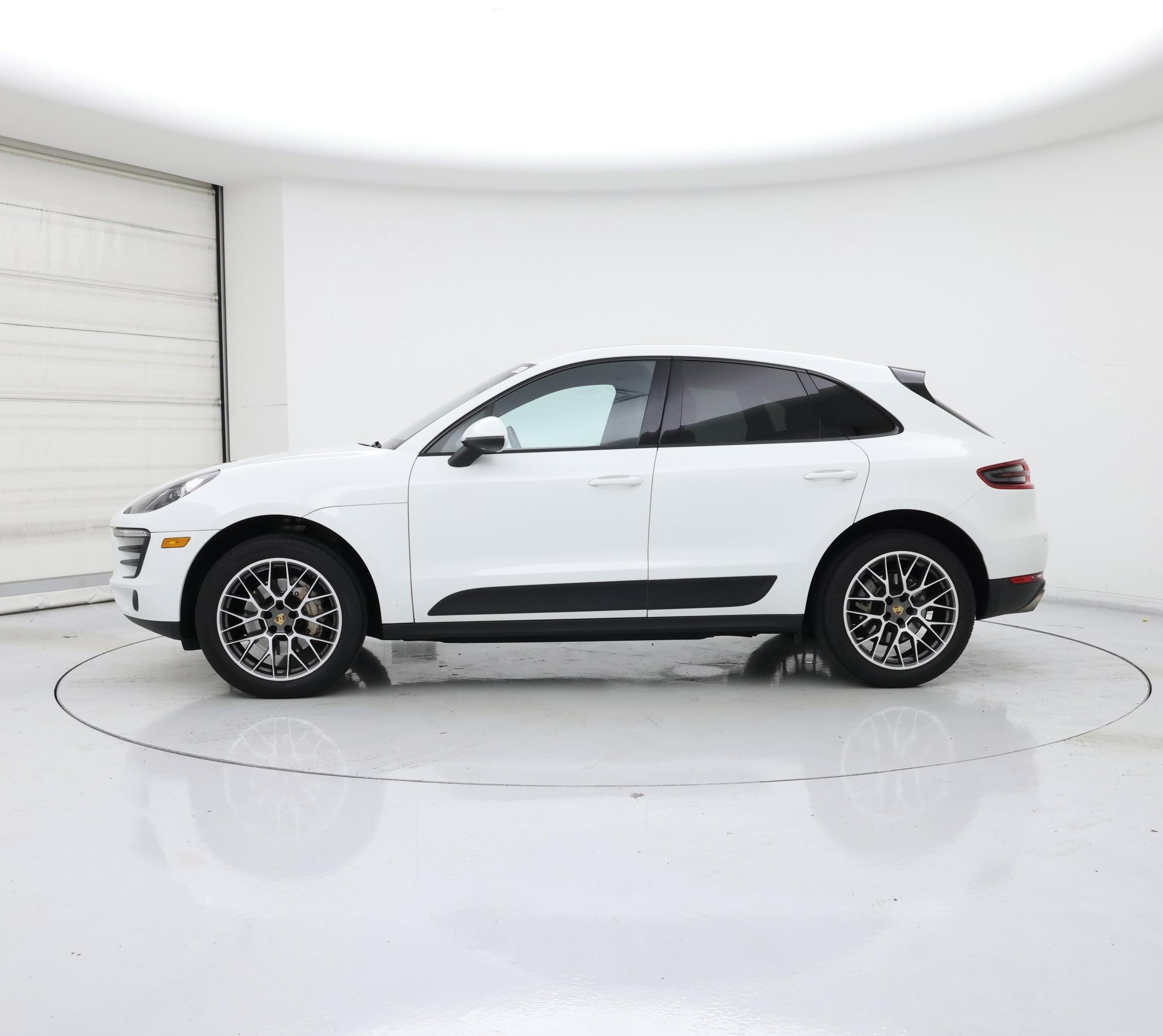 Thumbnail: 2015 Porsche Macan - 3