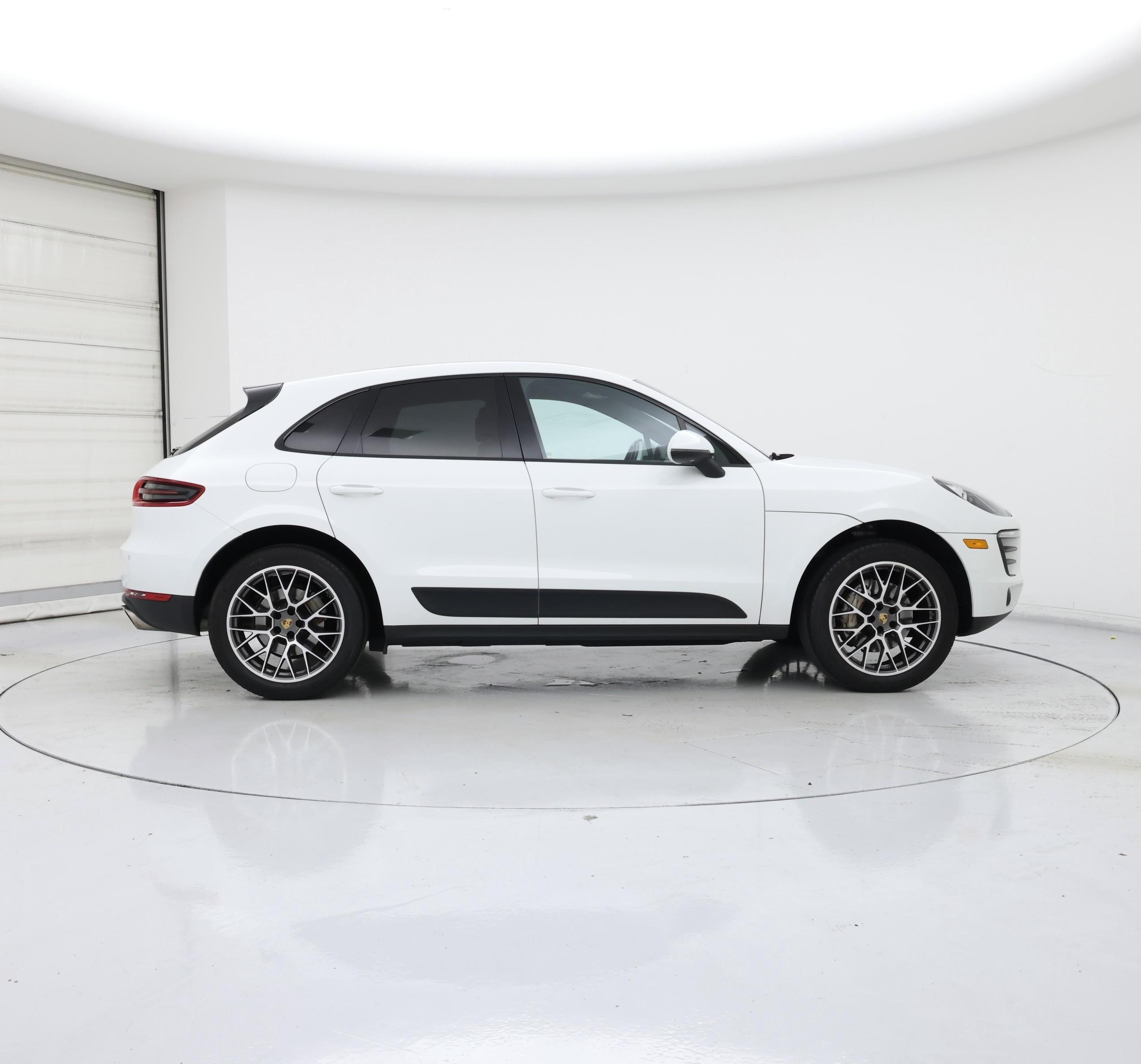 Thumbnail: 2015 Porsche Macan - 7