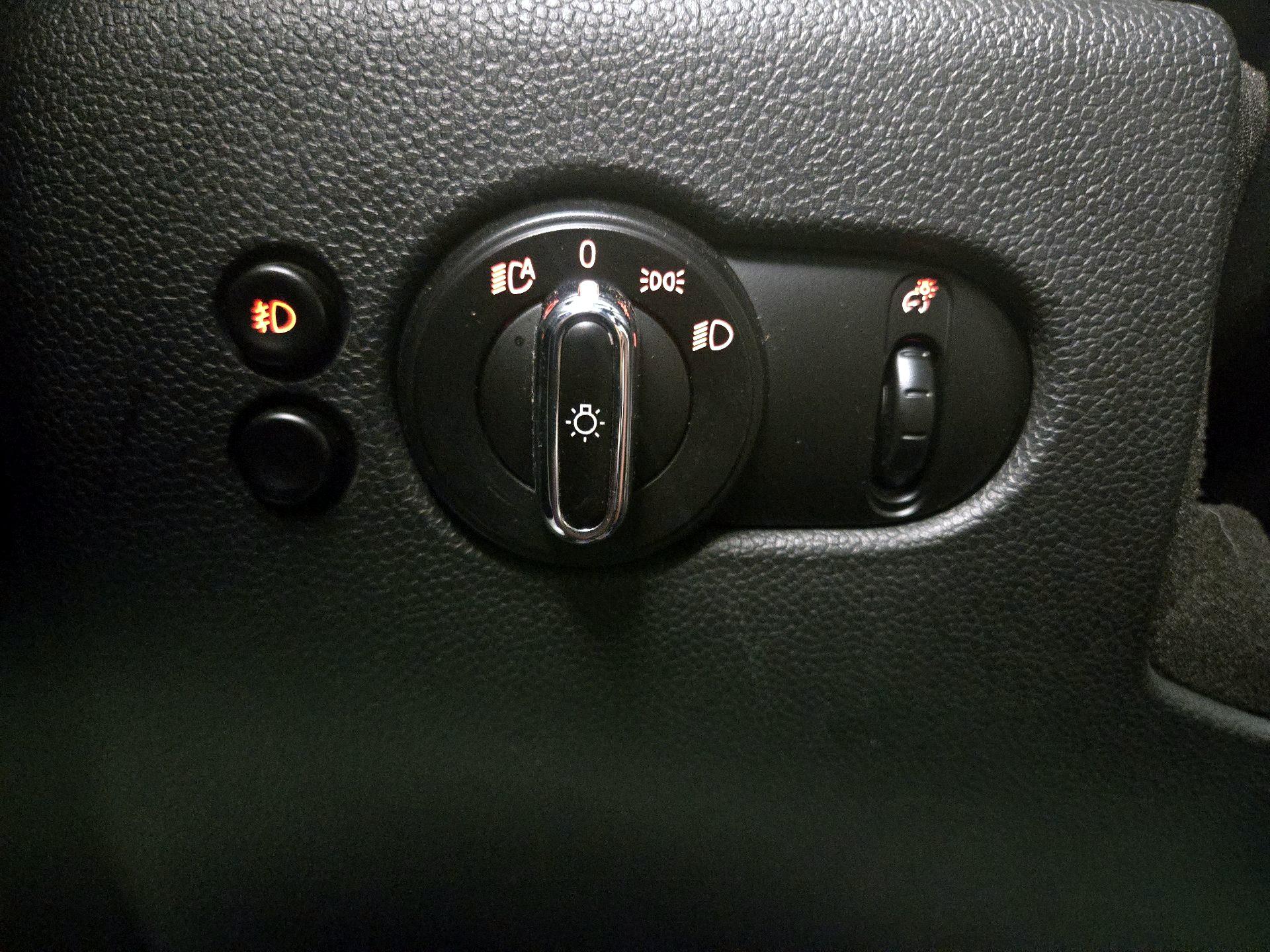 Thumbnail: 2016 MINI Cooper Hardtop - 13