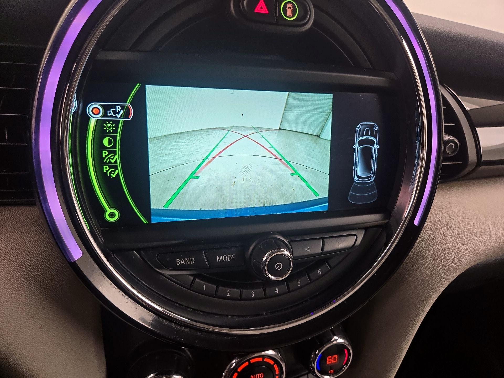 Thumbnail: 2016 MINI Cooper Hardtop - 15