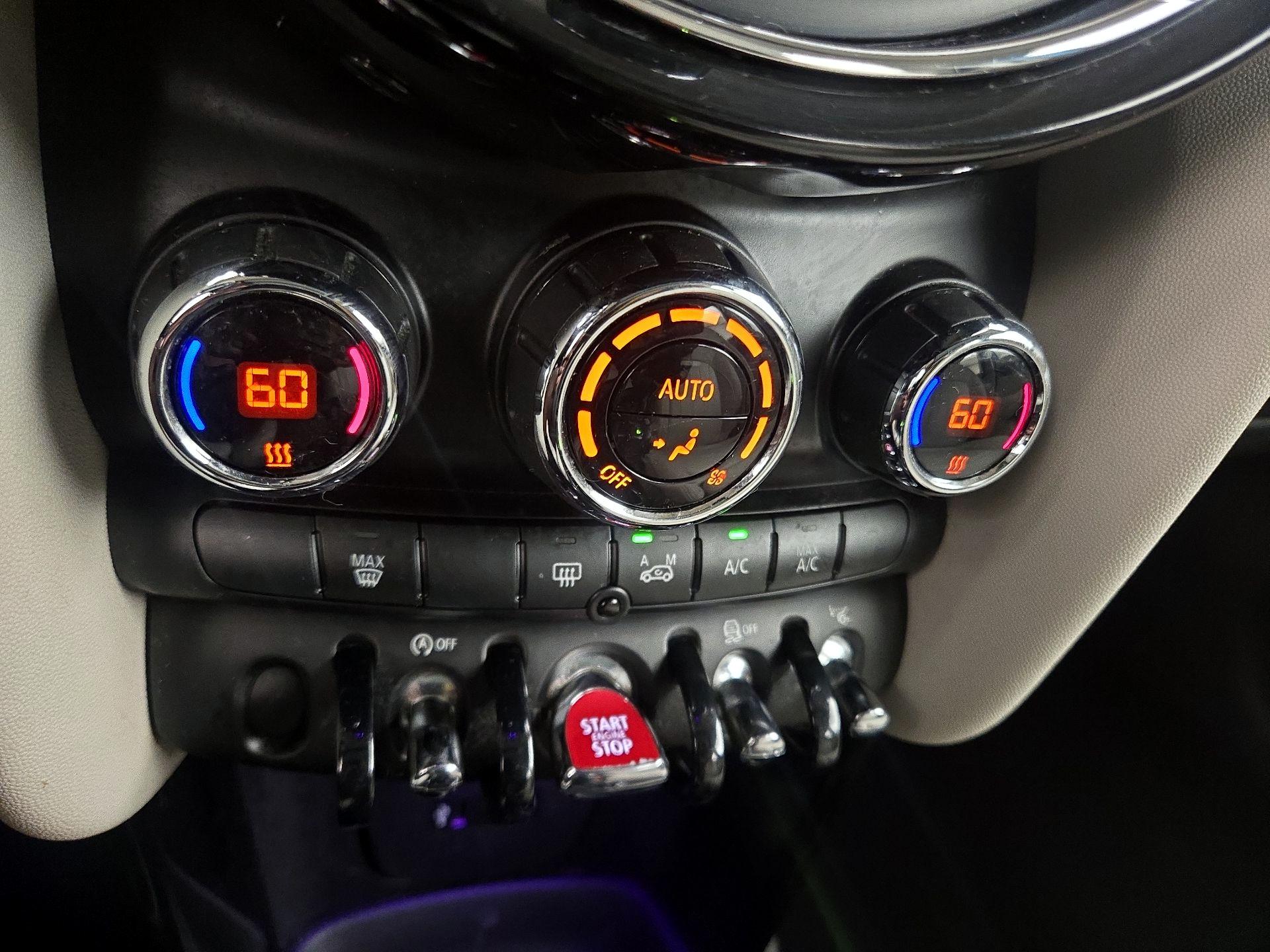 Thumbnail: 2016 MINI Cooper Hardtop - 17