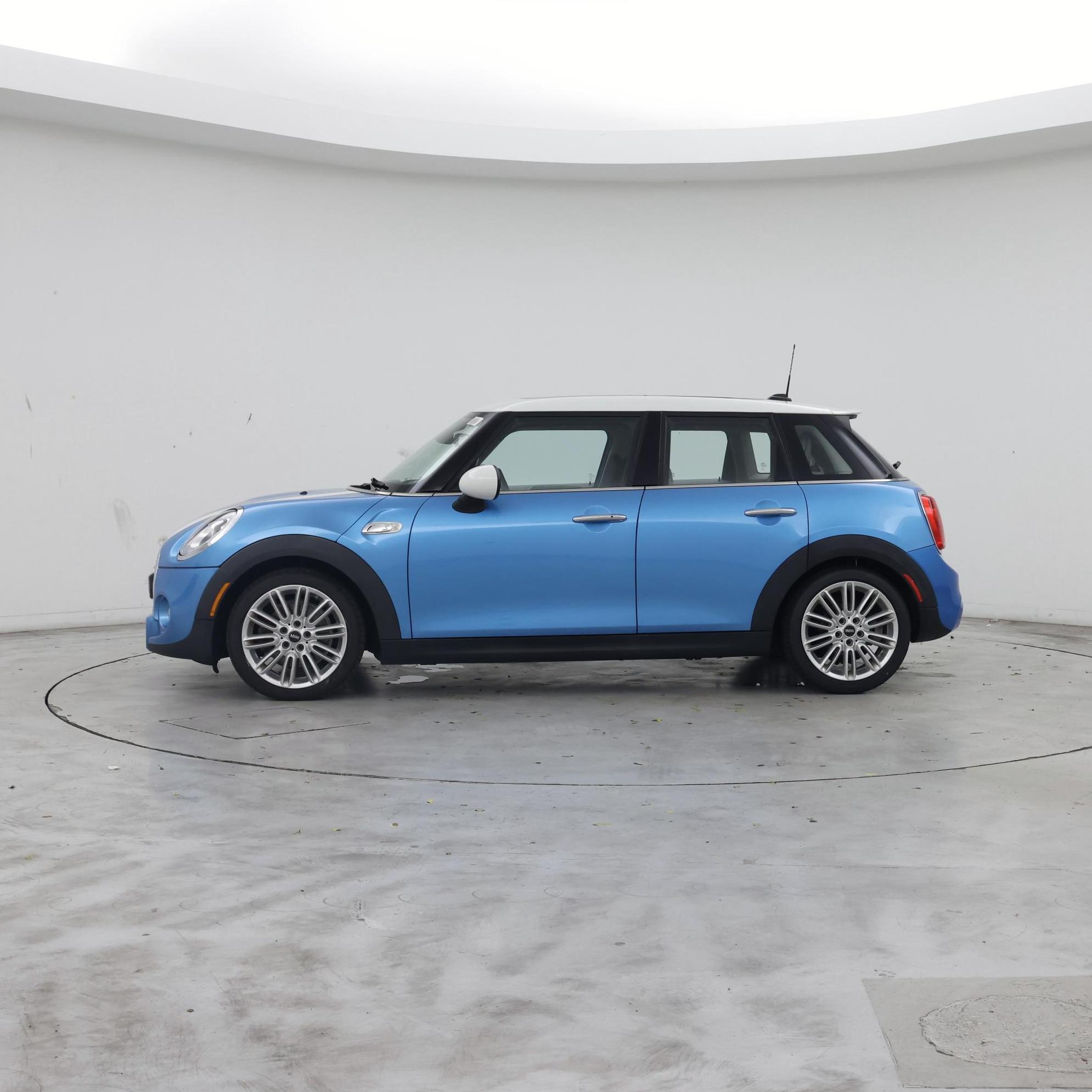 Thumbnail: 2016 MINI Cooper Hardtop - 3