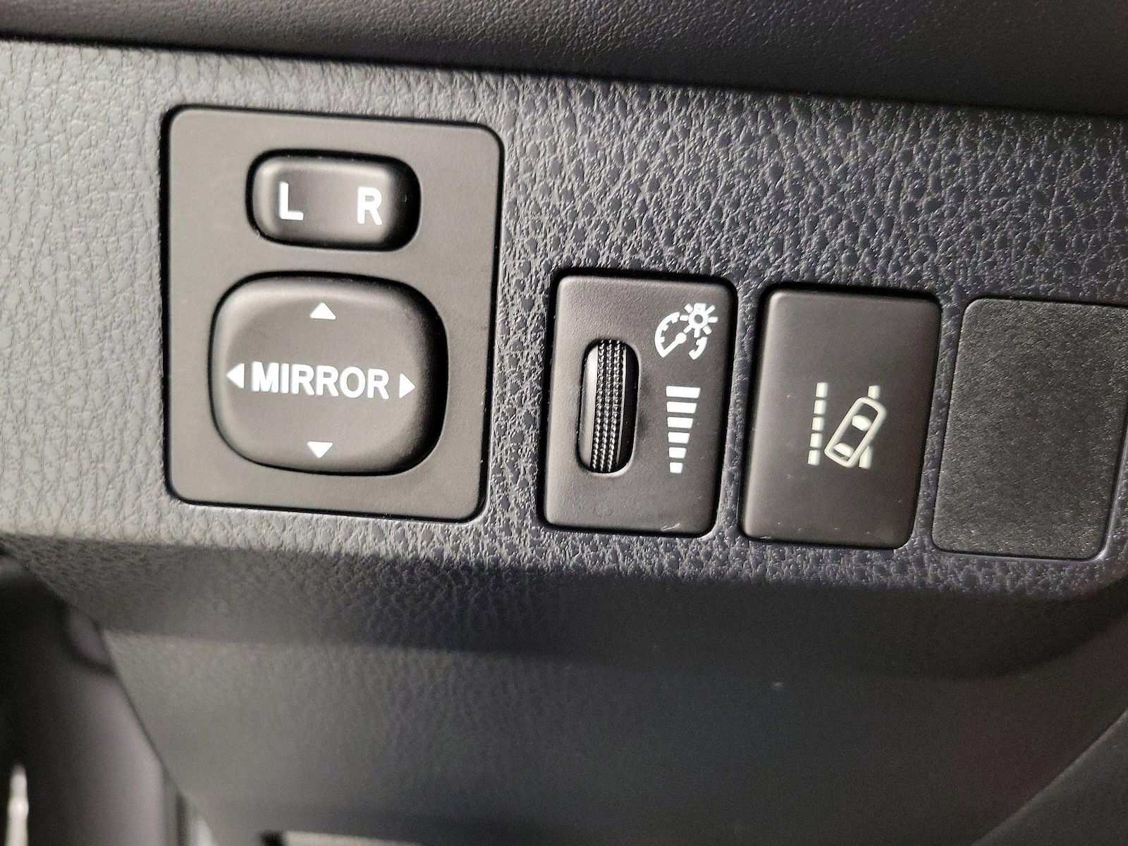 2018 Toyota RAV4 SE - Photo 14