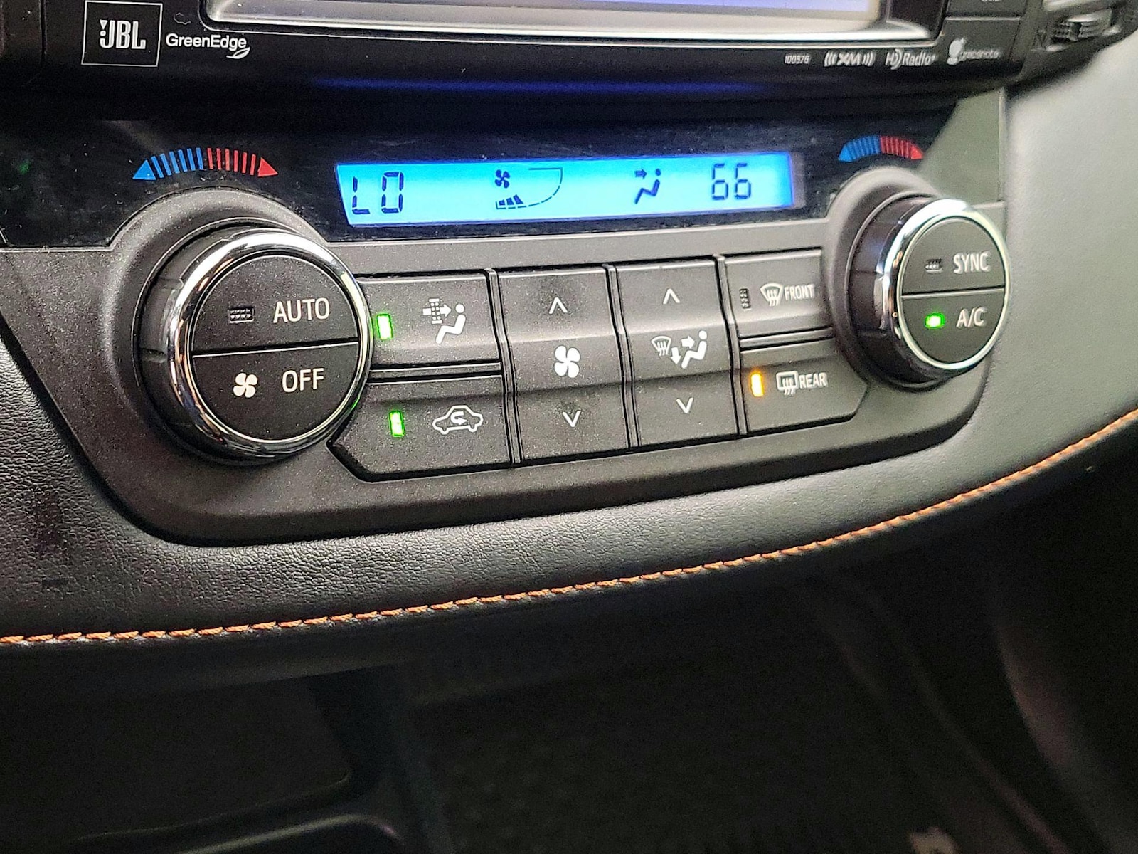 2018 Toyota RAV4 SE - Photo 18