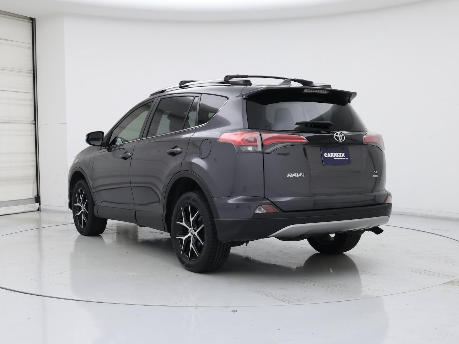 2018 Toyota RAV4 SE - Photo 3
