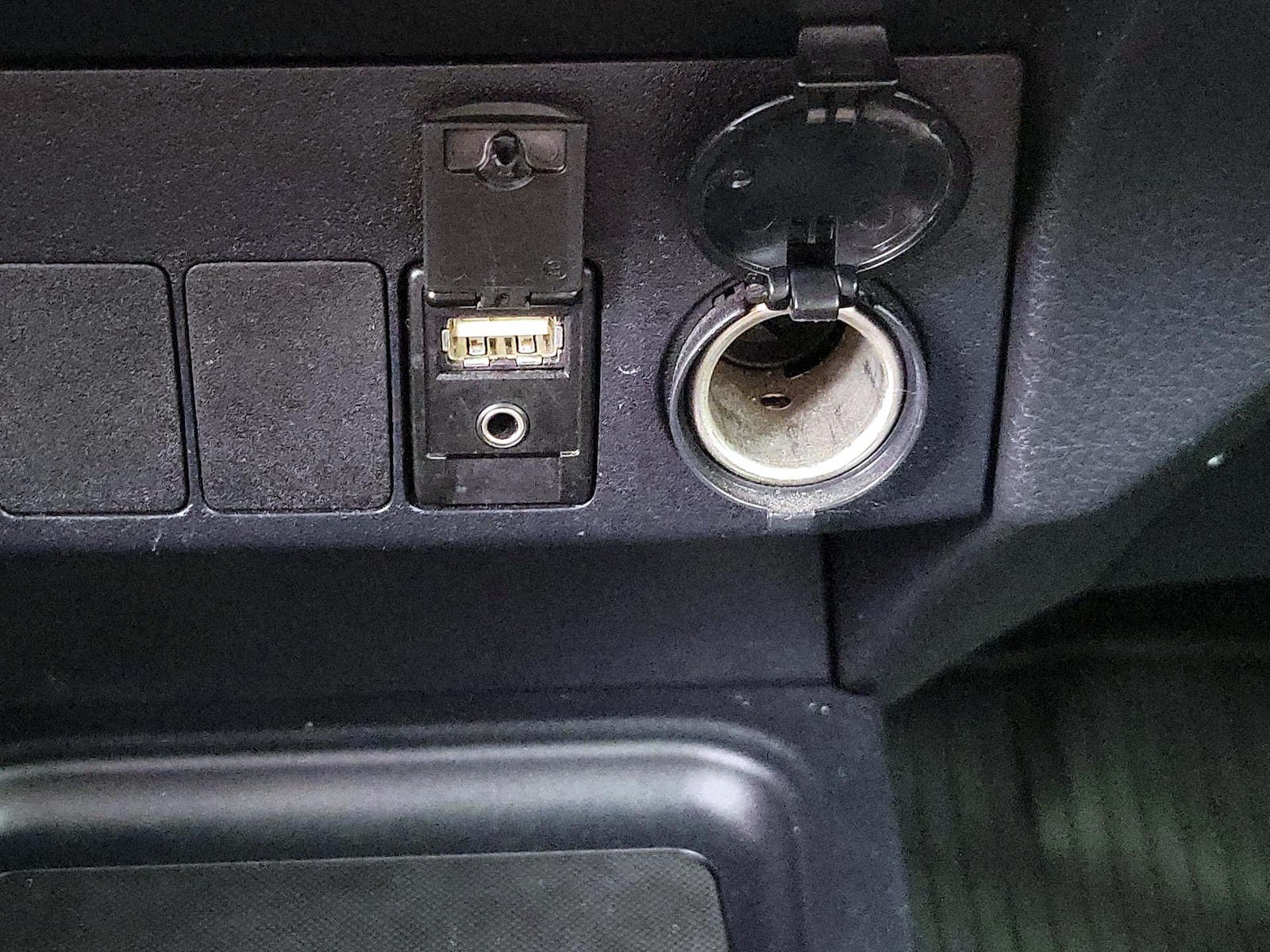 2018 Toyota RAV4 SE - Photo 20