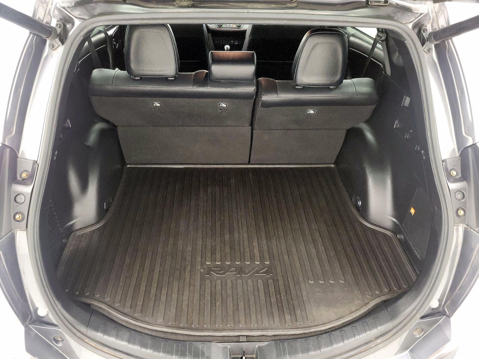 2018 Toyota RAV4 SE - Photo 23