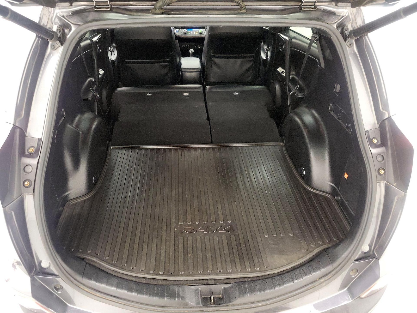 2018 Toyota RAV4 SE - Photo 24