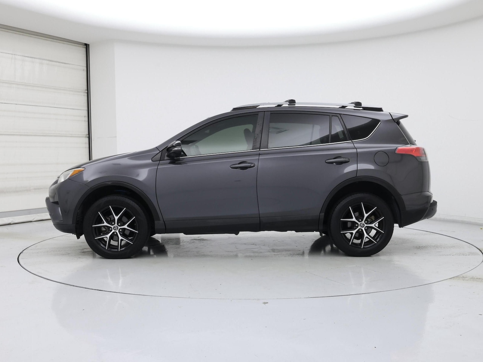 2018 Toyota RAV4 SE - Photo 4