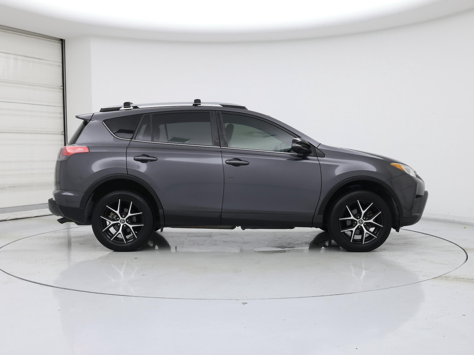 2018 Toyota RAV4 SE - Photo 8
