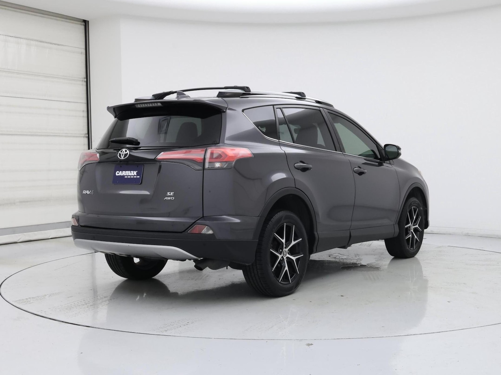 2018 Toyota RAV4 SE - Photo 9
