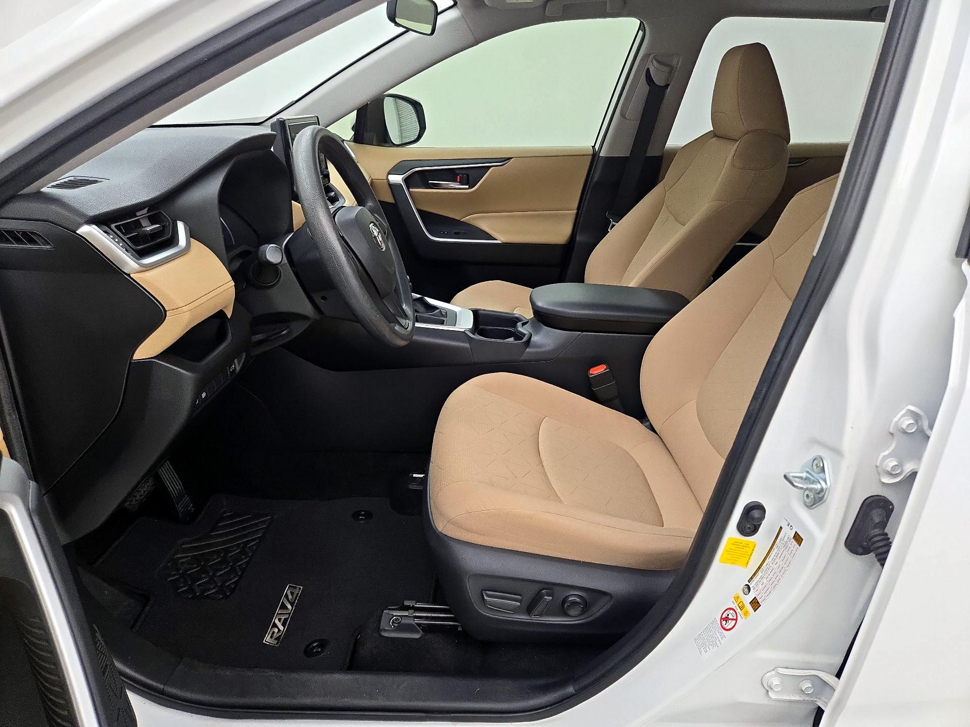 Thumbnail: 2019 Toyota RAV4 - 11