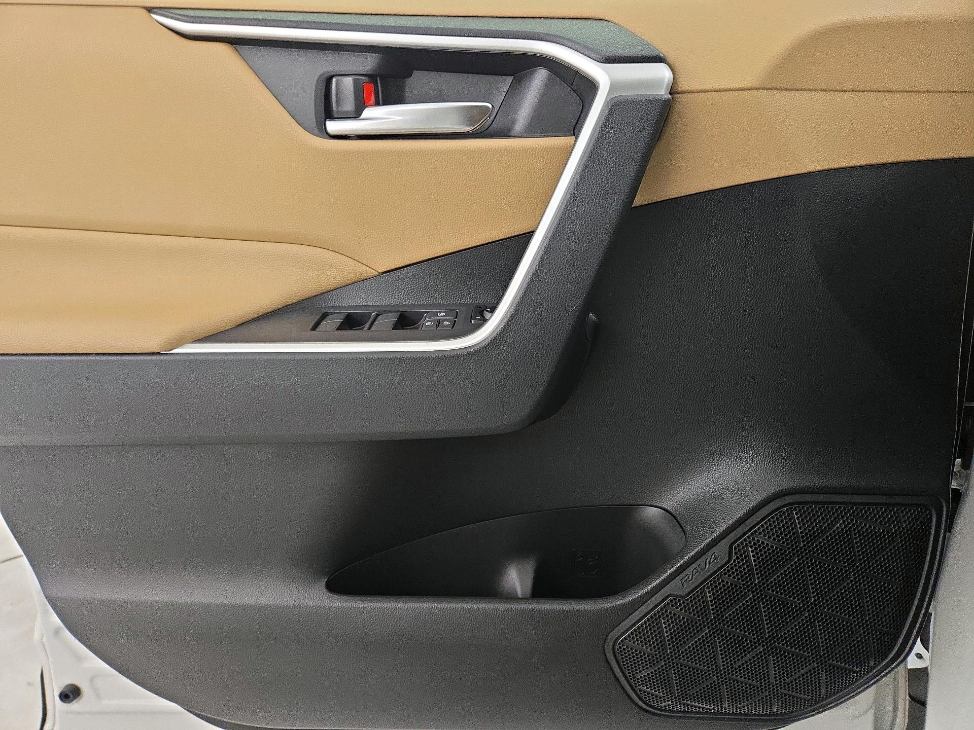 Thumbnail: 2019 Toyota RAV4 - 12